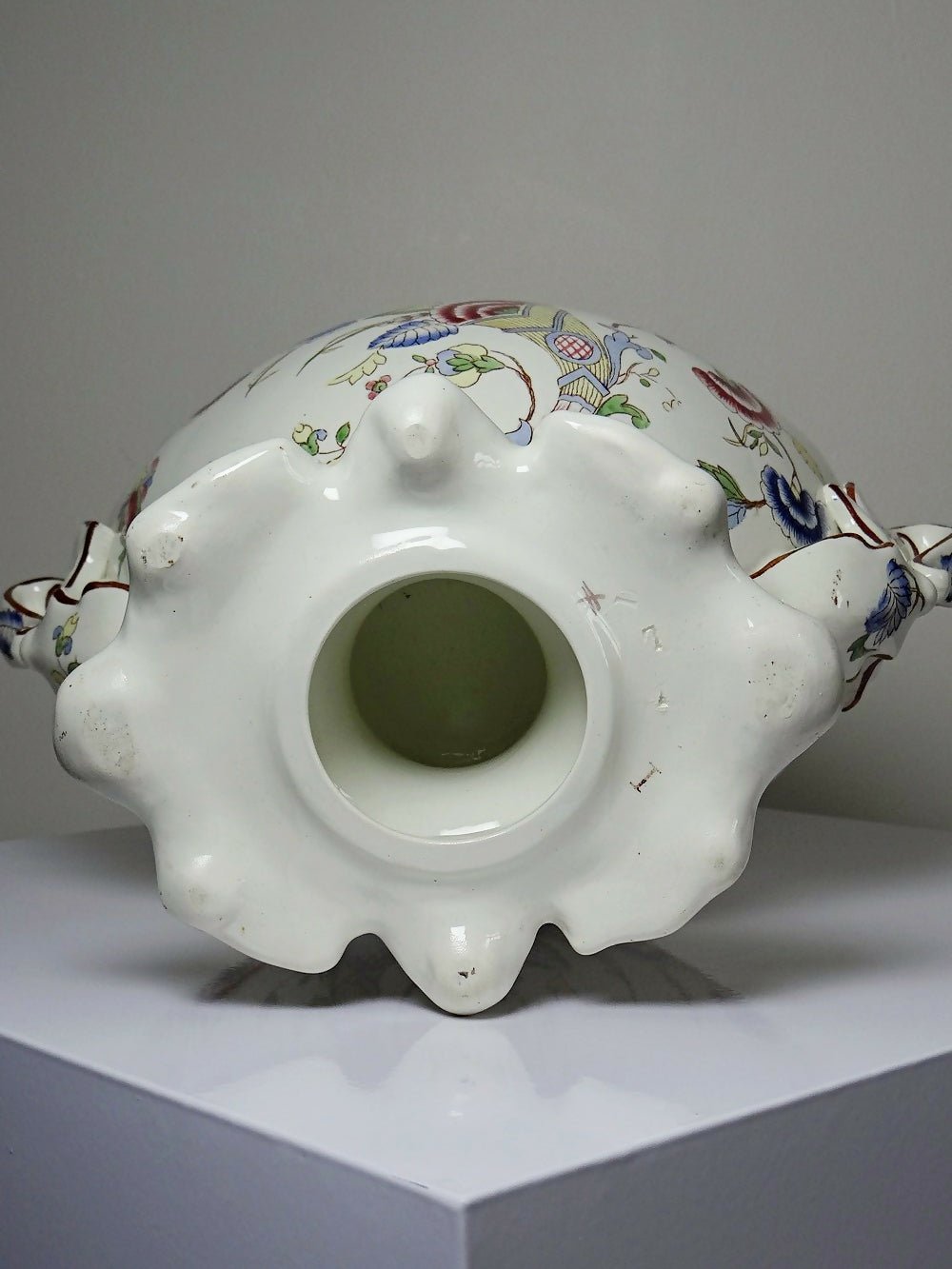 Grand centre de table, ancienne faïence polychrome terre de fer Longchamp - Ethic Atelier