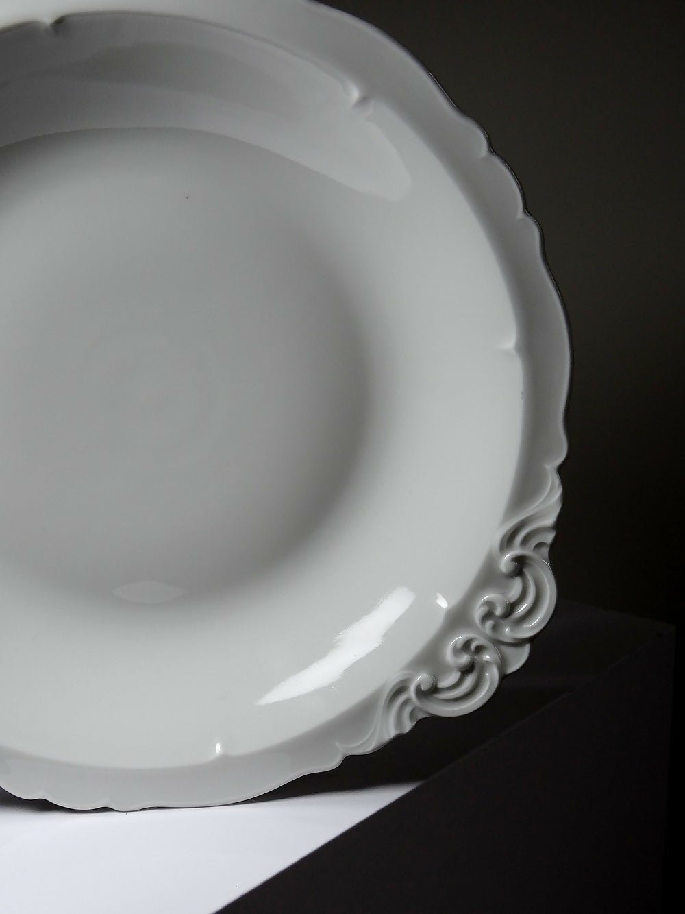 Grand plat de service creux porcelaine fine de Limoges blanche vintage/ancien - Ethic Atelier