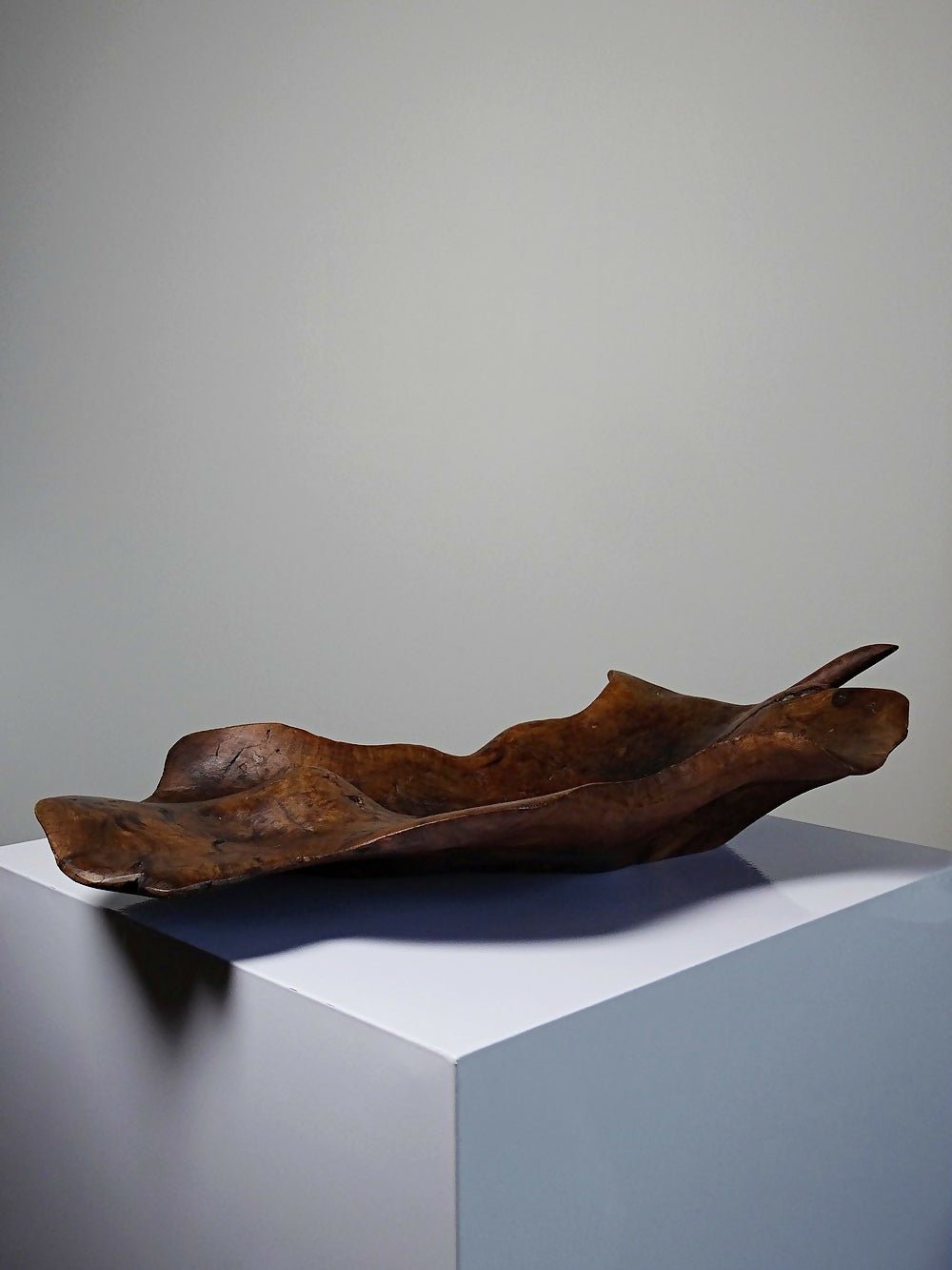 Grande coupe monoxyle en bois brut d'olivier foncé années 50 - Ethic Atelier