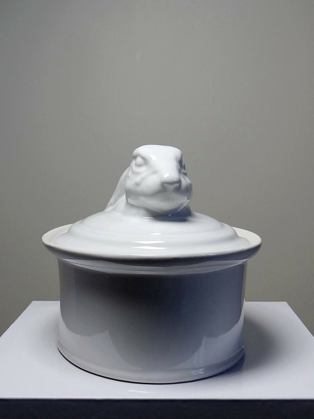 Grosse terrine en faïence blanche vintage tête de lièvre, lapin - Ethic Atelier