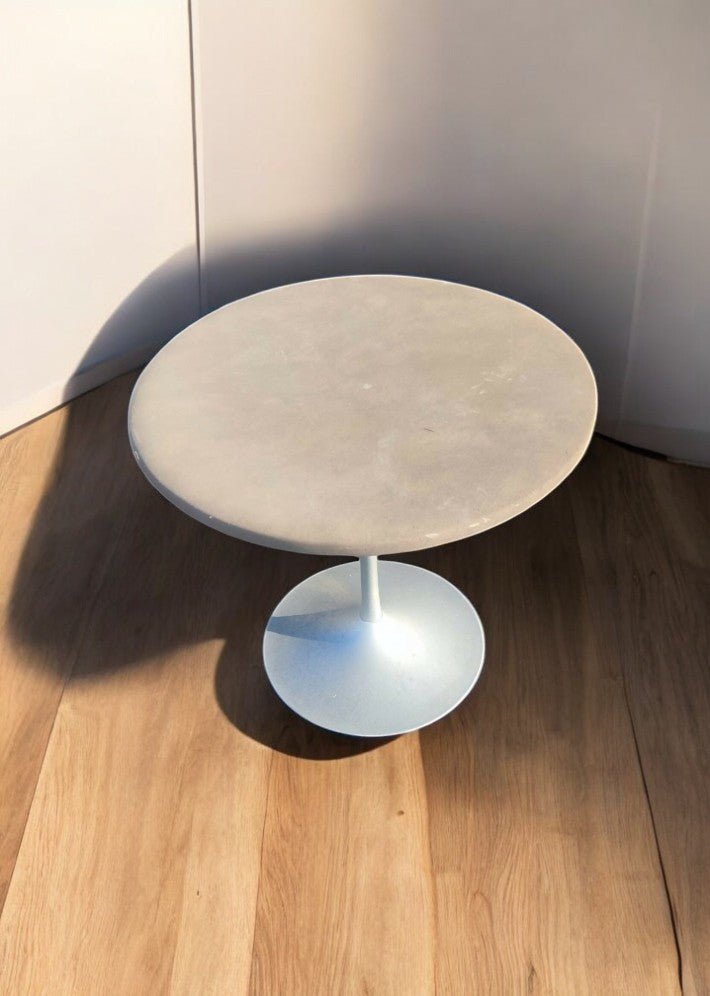 Guéridon pied tulipe en aluminium dans le Goût d'Eero Saarinen vers 1970 - Ethic Atelier