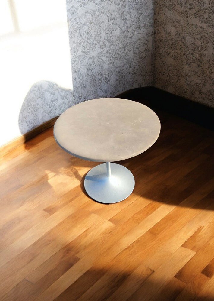 Guéridon pied tulipe en aluminium dans le Goût d'Eero Saarinen vers 1970 - Ethic Atelier