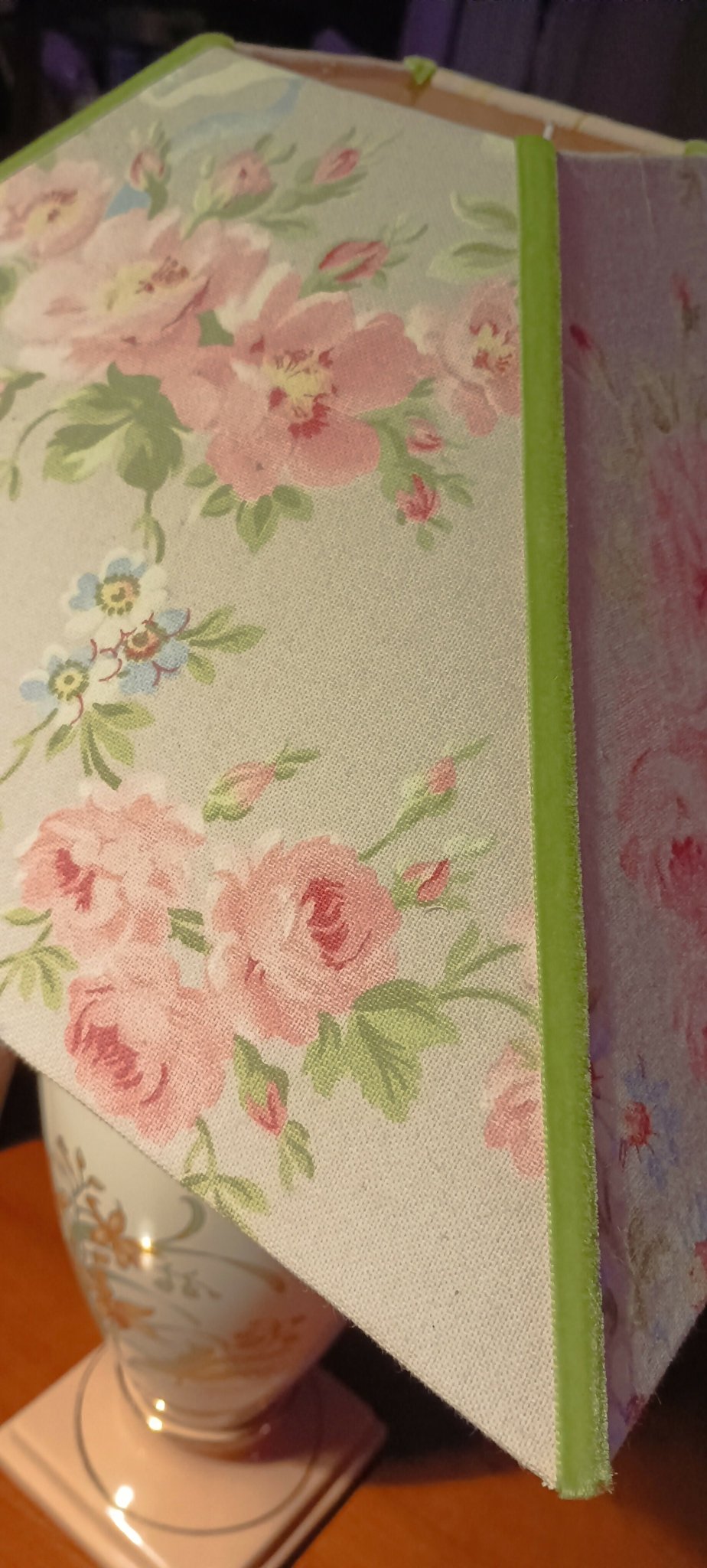 Lampe "A rose is a rose is a rose" - Pièce unique, upcycling et tissu Musée de Mulhouse - Ethic Atelier