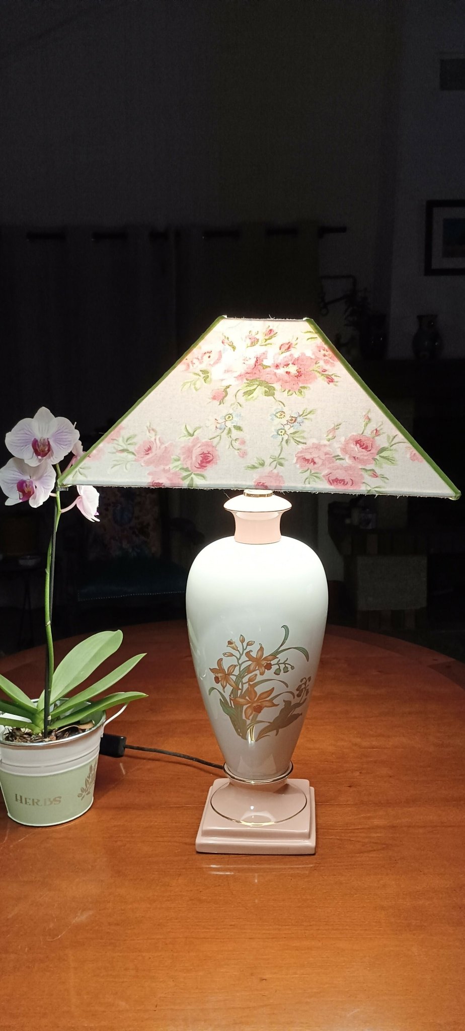 Lampe "A rose is a rose is a rose" - Pièce unique, upcycling et tissu Musée de Mulhouse - Ethic Atelier