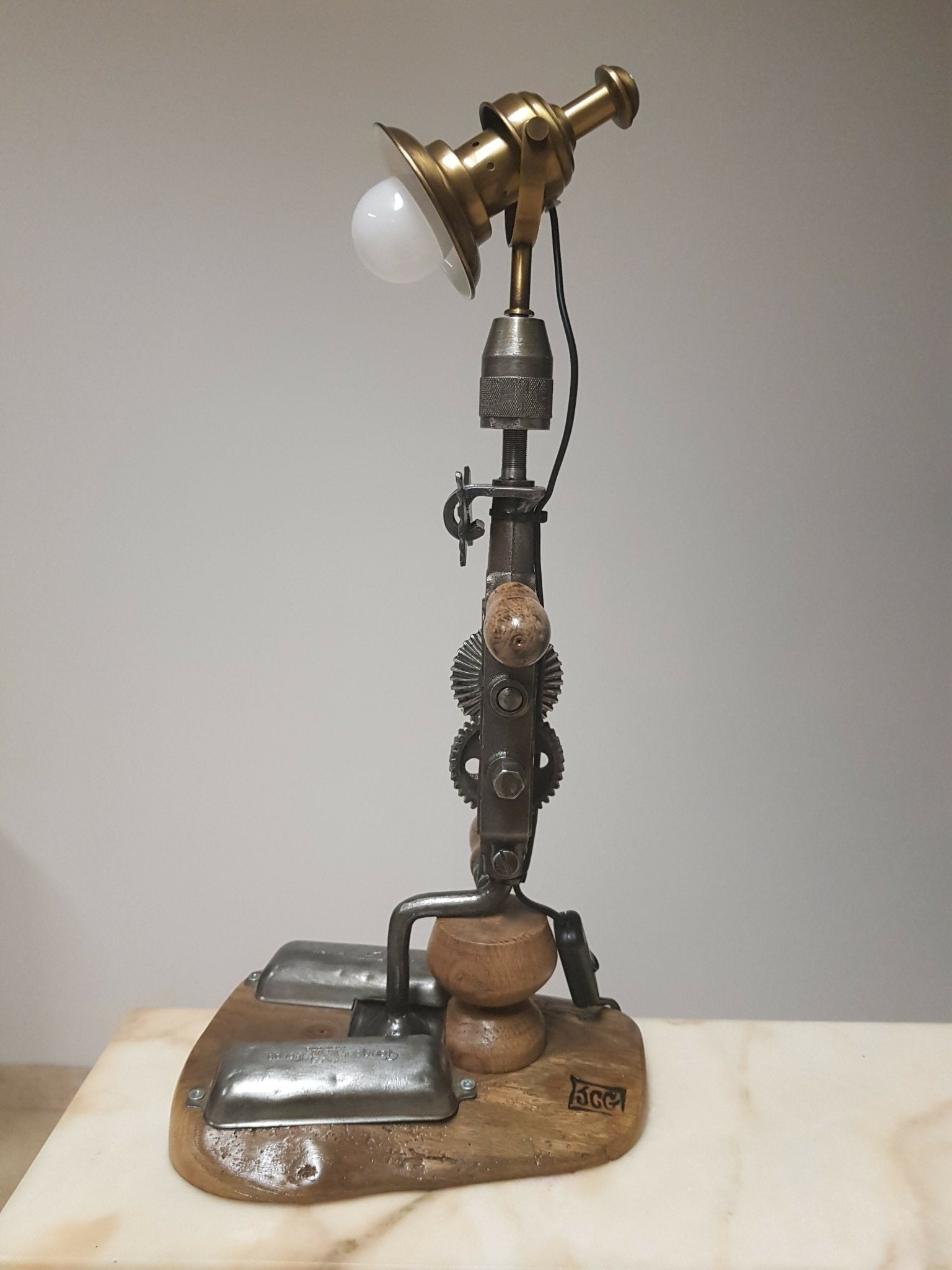 Lampe Artisanale à Partir d'une Ancienne Chignole Peugeot Frères - Ethic Atelier
