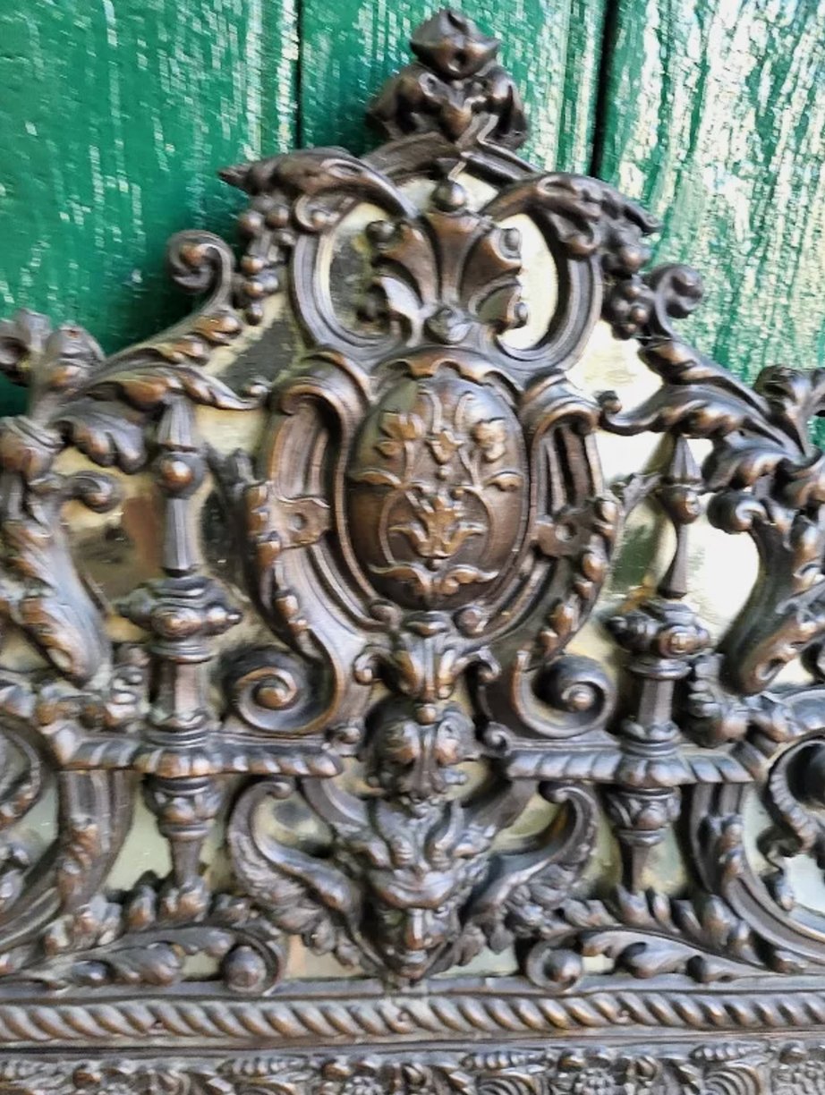 Magnifique Miroir à Parcloses en Laiton Repoussé - Style Louis XVI - Ethic Atelier
