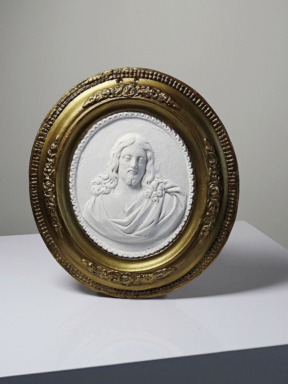 Médaillon mural religieux Christ plâtre ancien XIXe style Louis XVI XIXe - Ethic Atelier