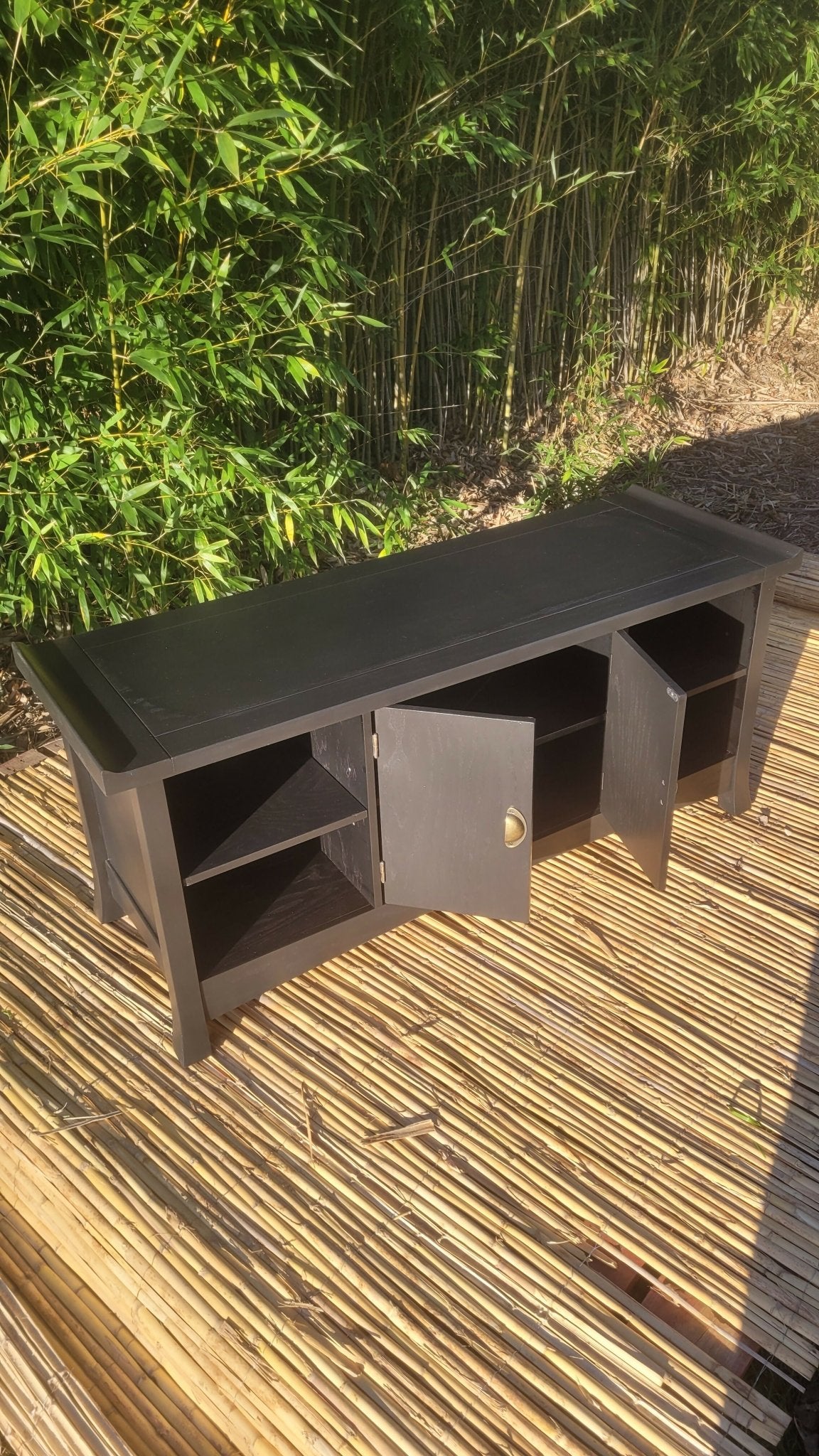 Meuble Télé Bas Noir avec Poignées en Laiton - Ethic Atelier