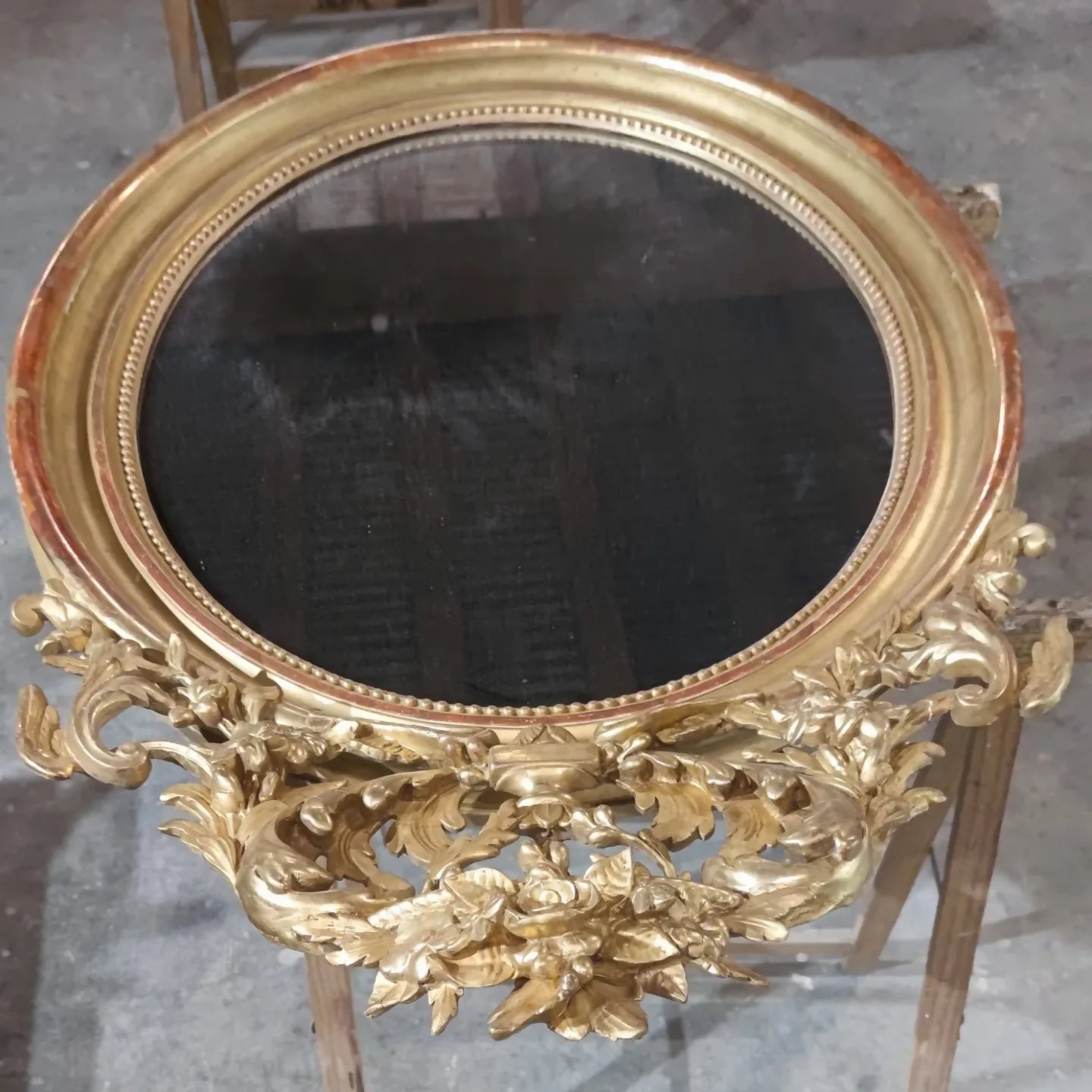 Miroir doré à la feuille en médaillon vers 1850/60 - Ethic Atelier