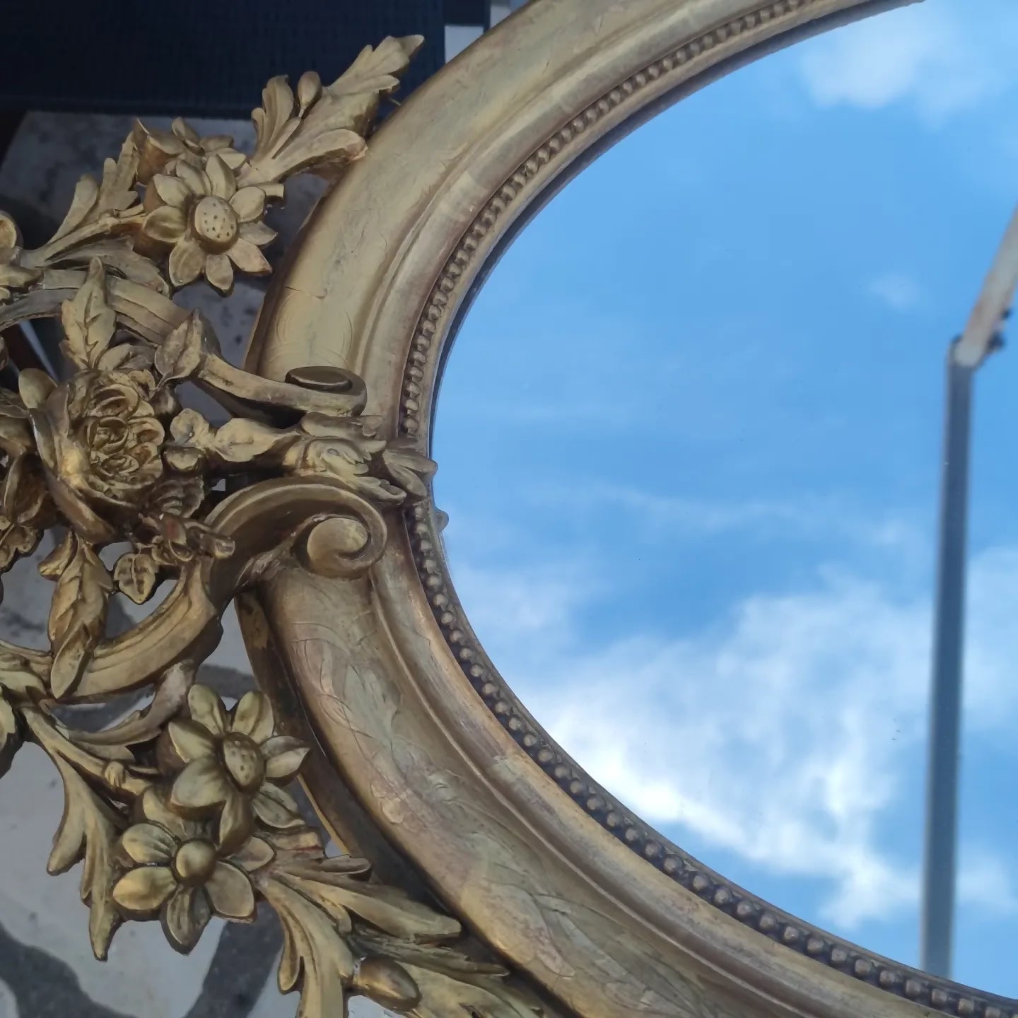 Miroir en médaillon doré à la feuille vers 1850/60 - Ethic Atelier