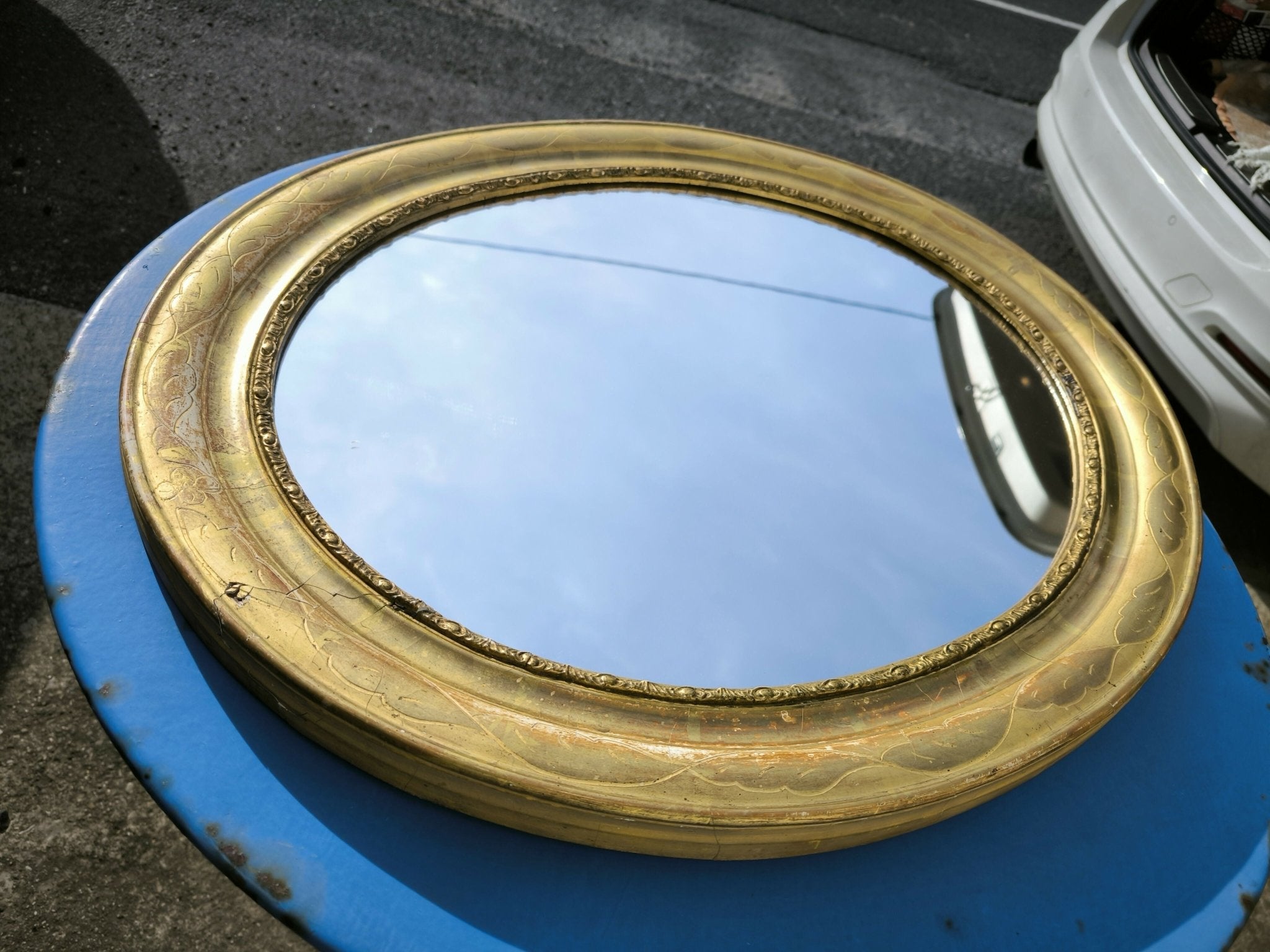 Miroir ovale doré à la feuille vers 1850 - Ethic Atelier