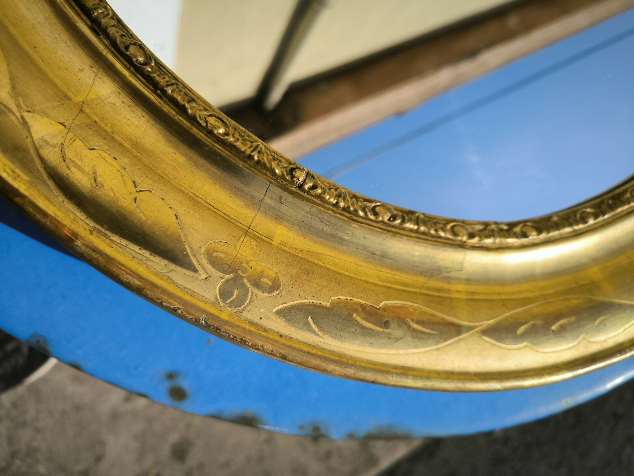 Miroir ovale doré à la feuille vers 1850 - Ethic Atelier