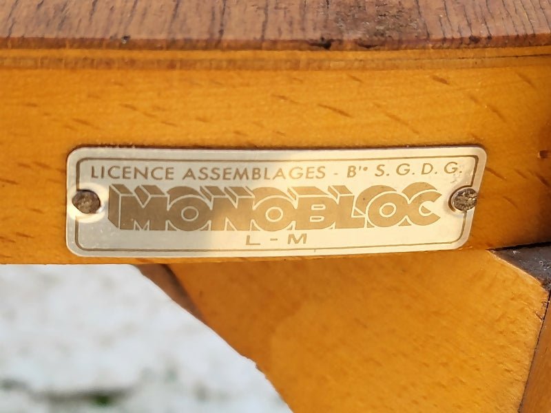 Paire de Chaises de Bistrot Monobloc – Authenticité et Charme - Ethic Atelier