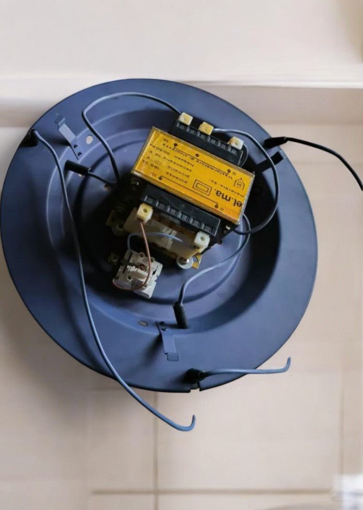 Plafonnier Aurora Blue par Perry King et Santiago Miranda pour Arteluce Italie, 1982 - Ethic Atelier