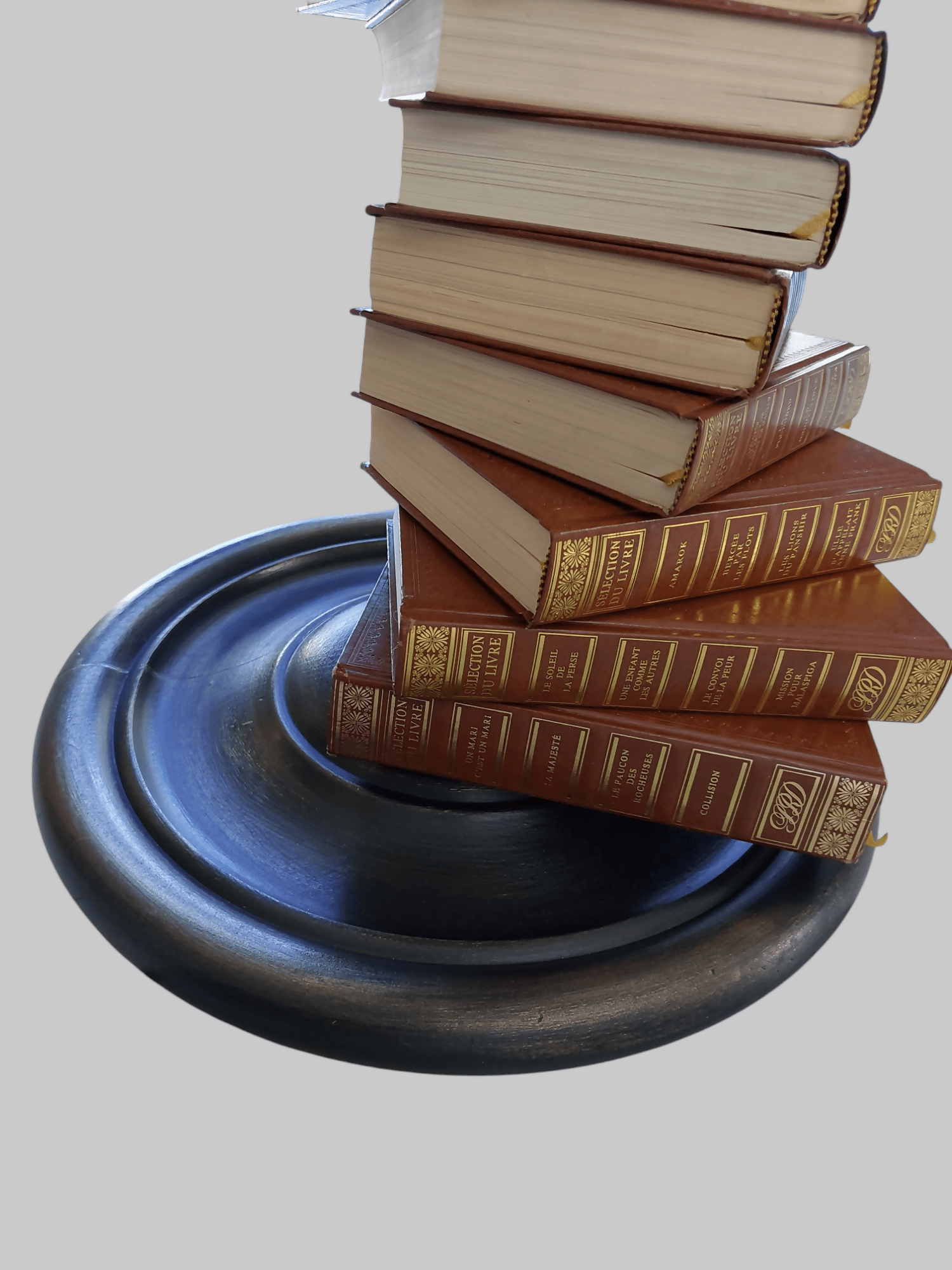 Sculpture de Livres Empilés "Les Mots de Notre Société Contemporaine" - Ethic Atelier