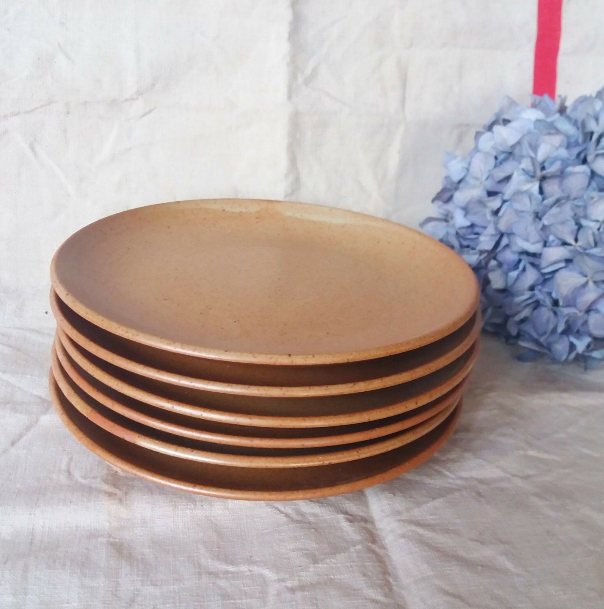 Suite de 6 assiettes à dessert en grès village CNP - Ethic Atelier