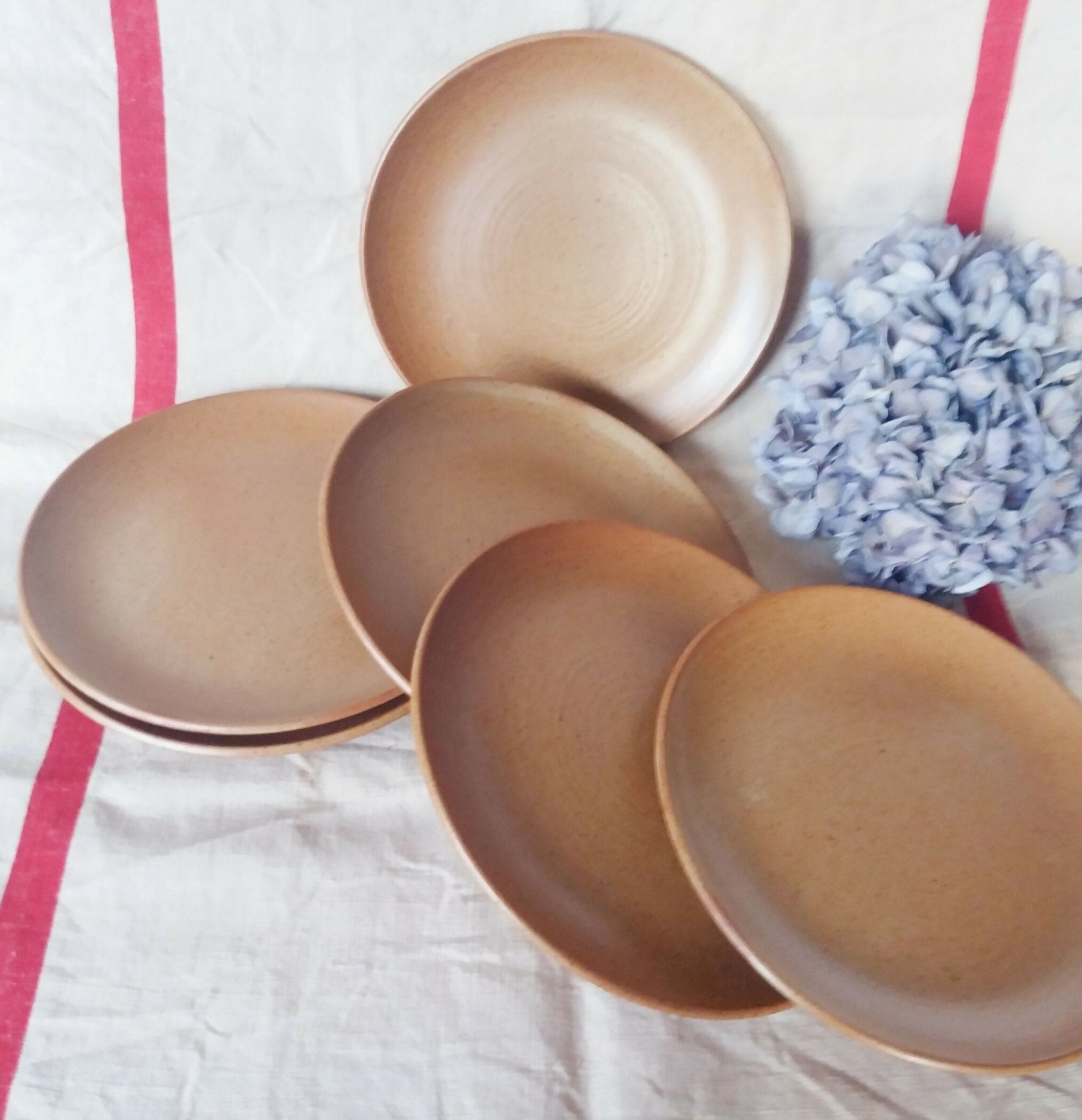 Suite de 6 assiettes à dessert en grès village CNP - Ethic Atelier