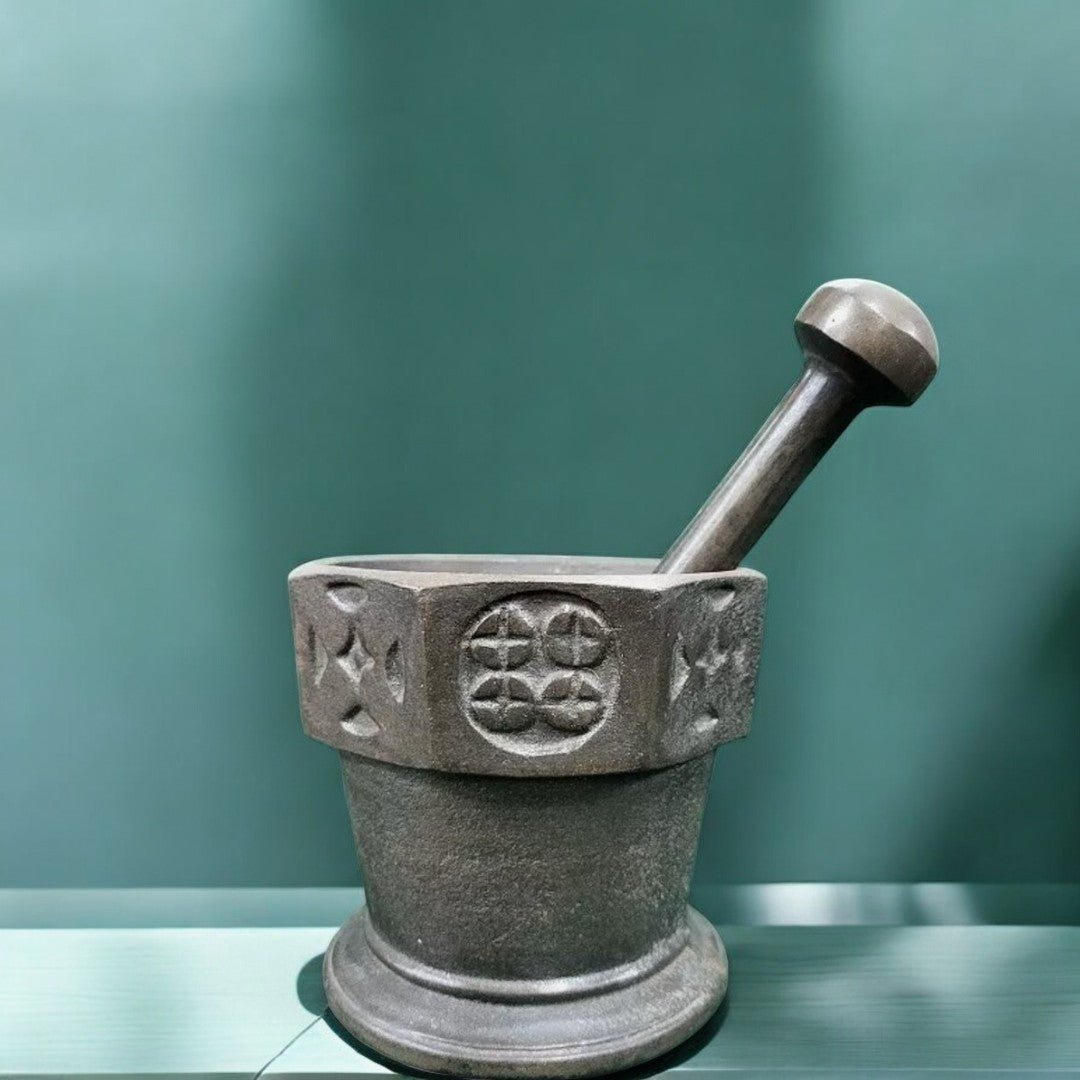 Superbe et Ancien Mortier avec son Pilon en Fonte Apothicaire N°2 - Ethic Atelier