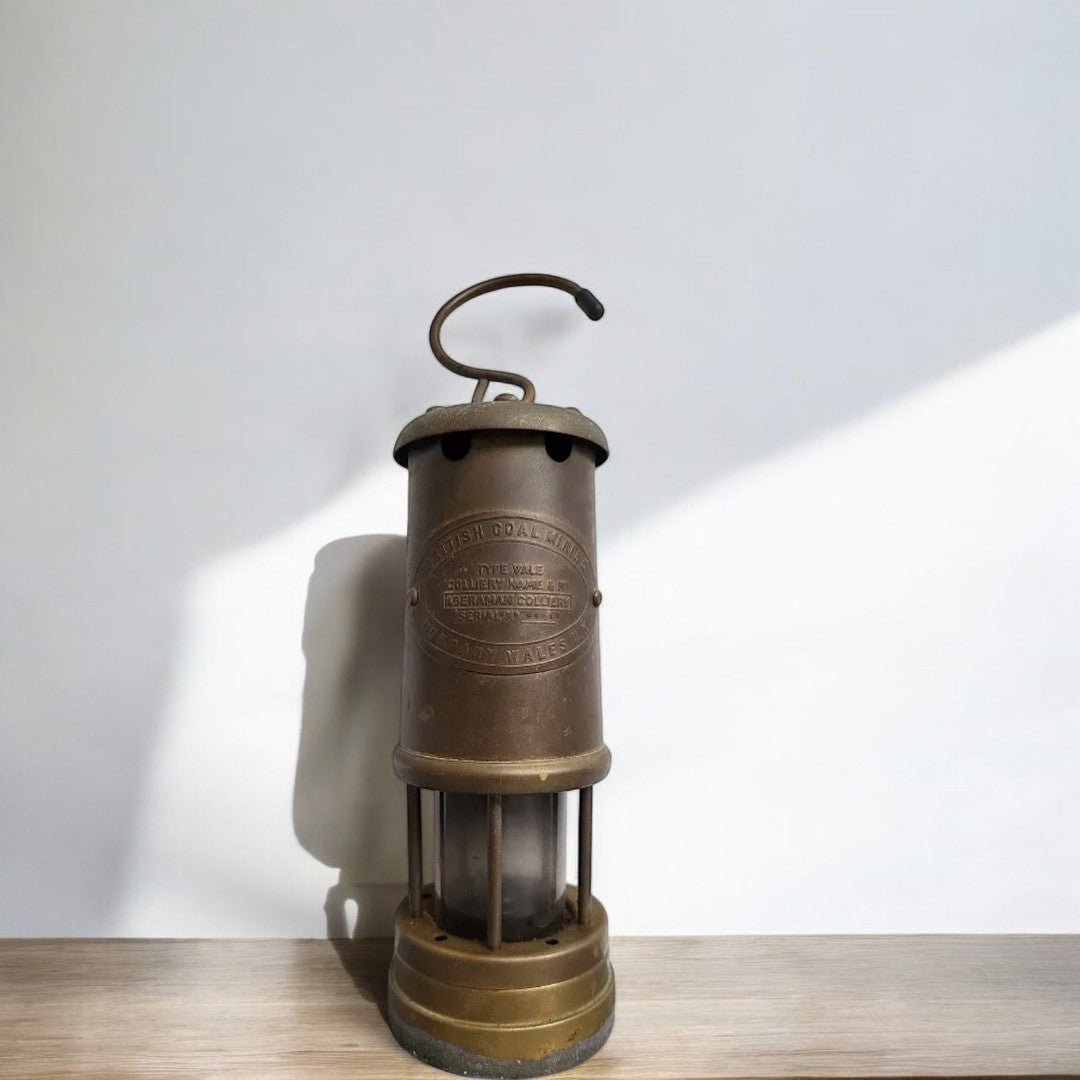 Superbe Lampe de Mineur - British Coal Mining Company Wales U.K - Ethic Atelier