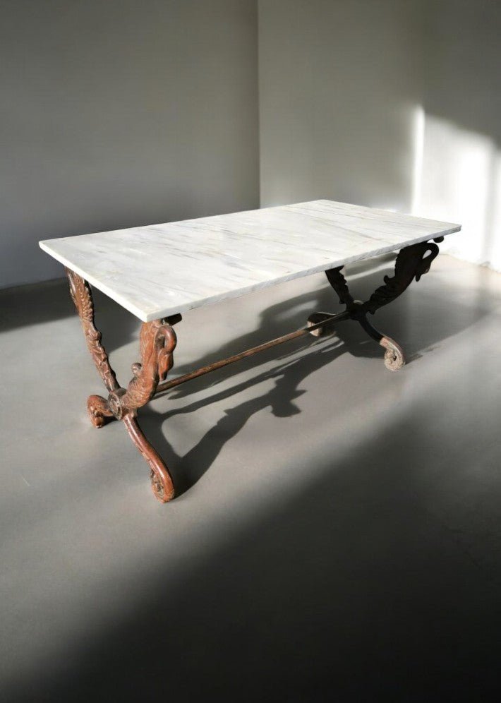 Table basse cols de cygnes fonte et marbre - Ethic Atelier