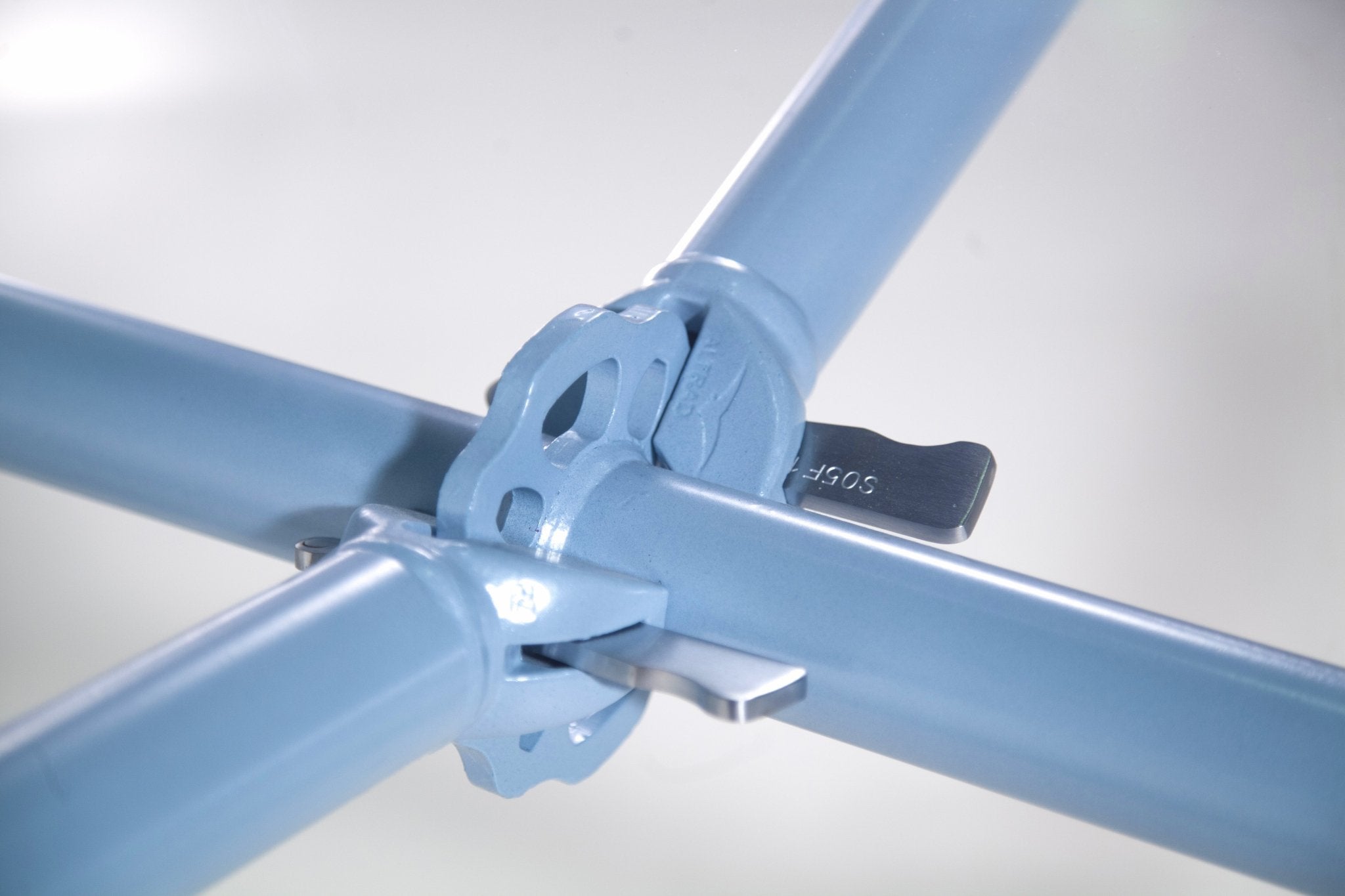 Table Clavex en Échafaudages Upcyclés, Modèle Réinventé - Ethic Atelier