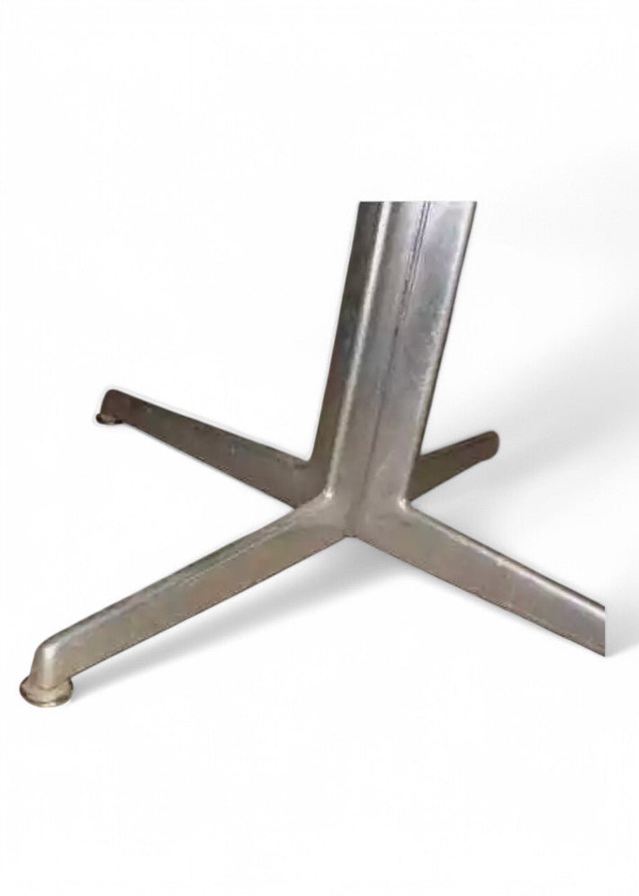 Table Herman Miller pour Mobilier International - Ethic Atelier