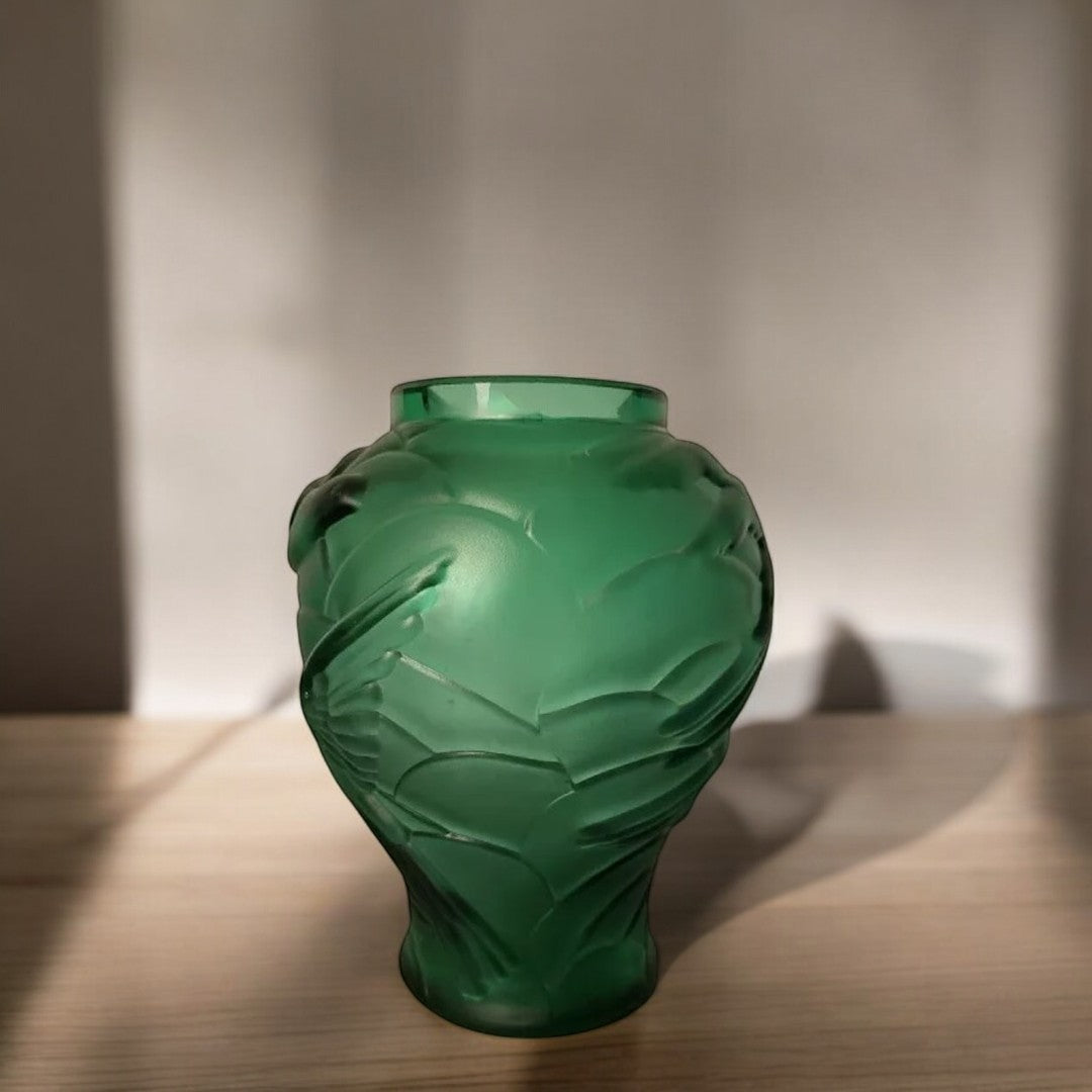 Joli Vase Art Déco – Élégance et Décor d'Oiseaux