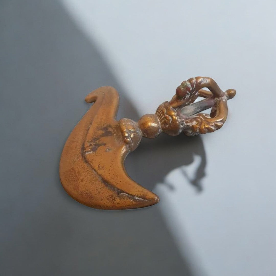 Objet Rituel Tibétain en Bronze – Kartika Vajra Dorje avec Couronne