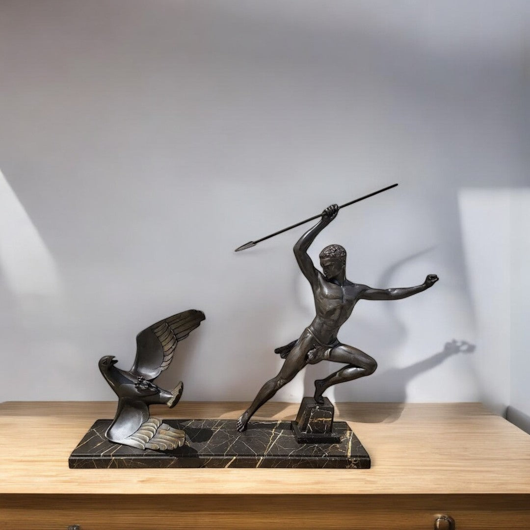 Statue en Régule "La chasse à l'aigle" – Jean De Roncourt, Art Déco 1930