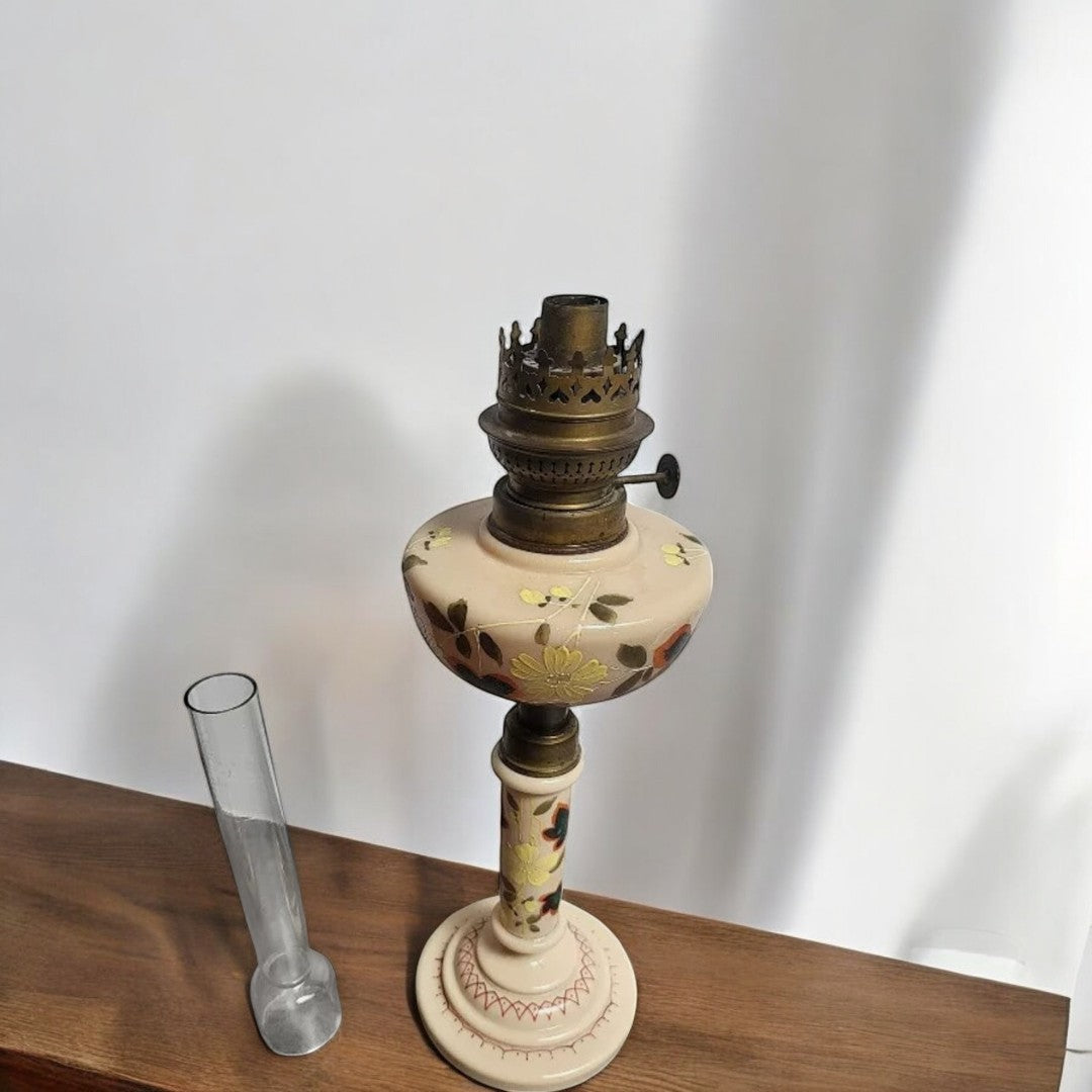 Superbe et Grande Lampe à Pétrole en Opaline