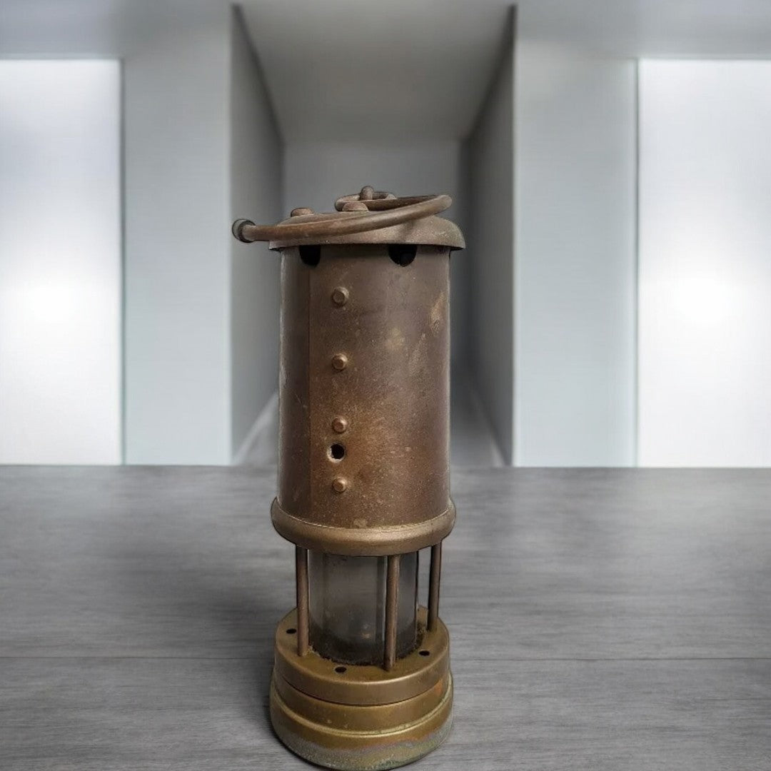 Superbe Lampe de Mineur - British Coal Mining Company Wales U.K