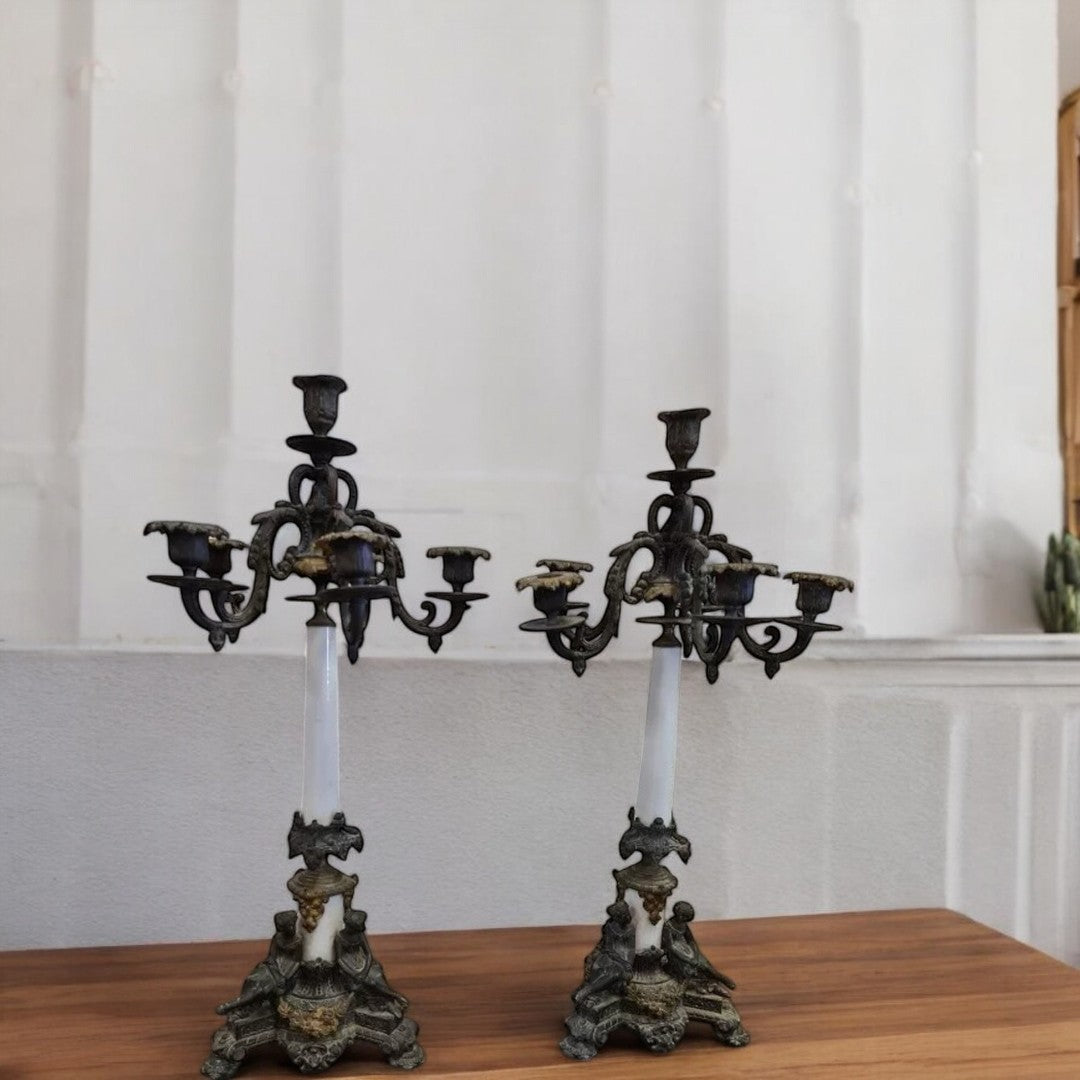 Superbe Paire de Chandeliers Candélabres en Régule Bronze et Porcelaine