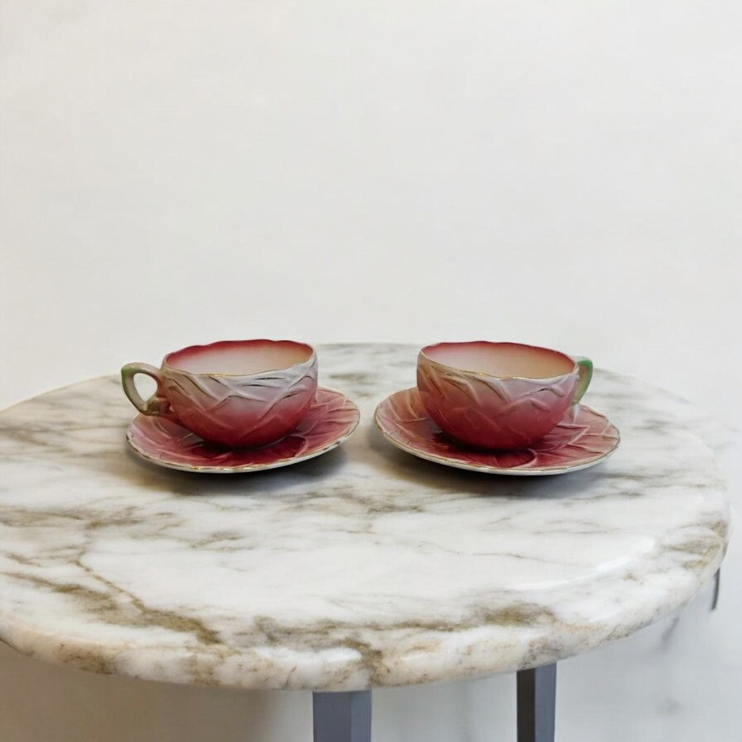 Superbe Paire de Tasses en Barbotine avec Sous-Tasses