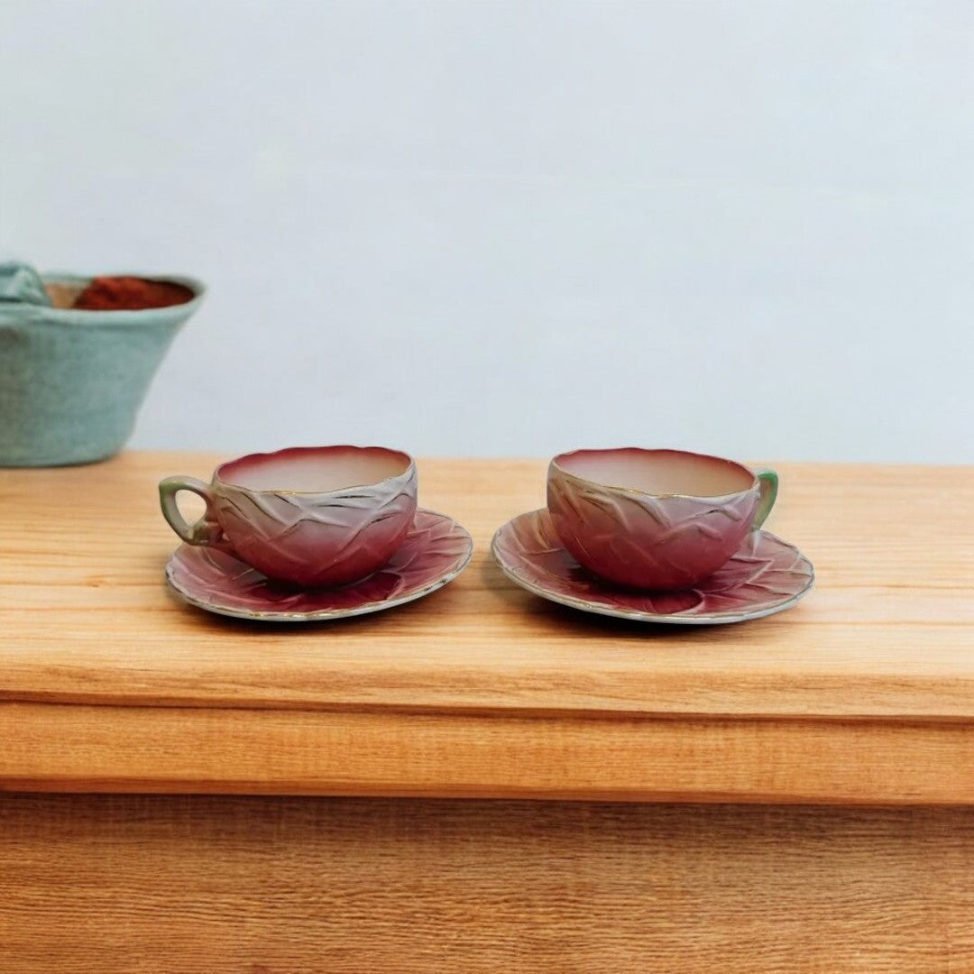 Superbe Paire de Tasses en Barbotine avec Sous-Tasses