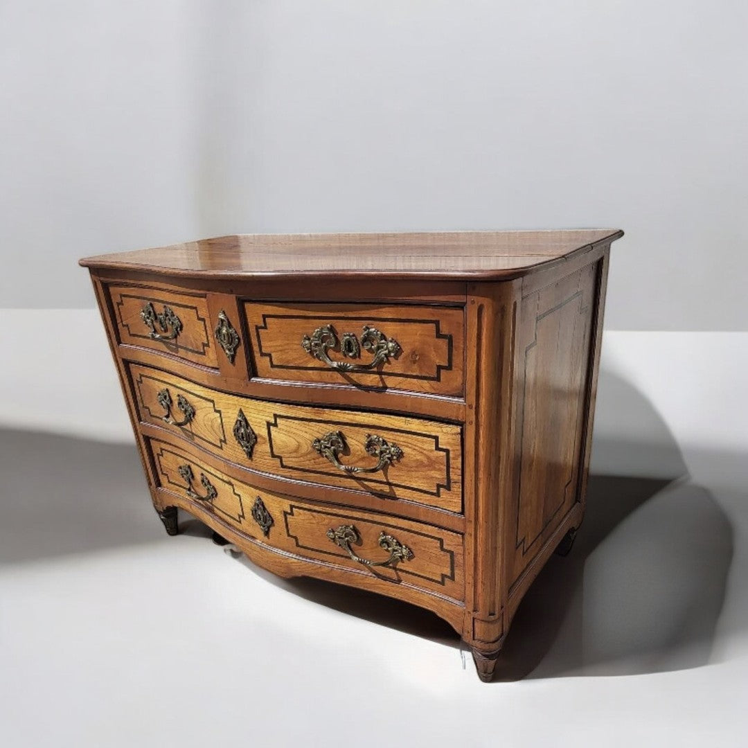 Exceptionnelle Commode Transition Louis XV Louis XVI en Merisier Massif - XVIIIe Siècle