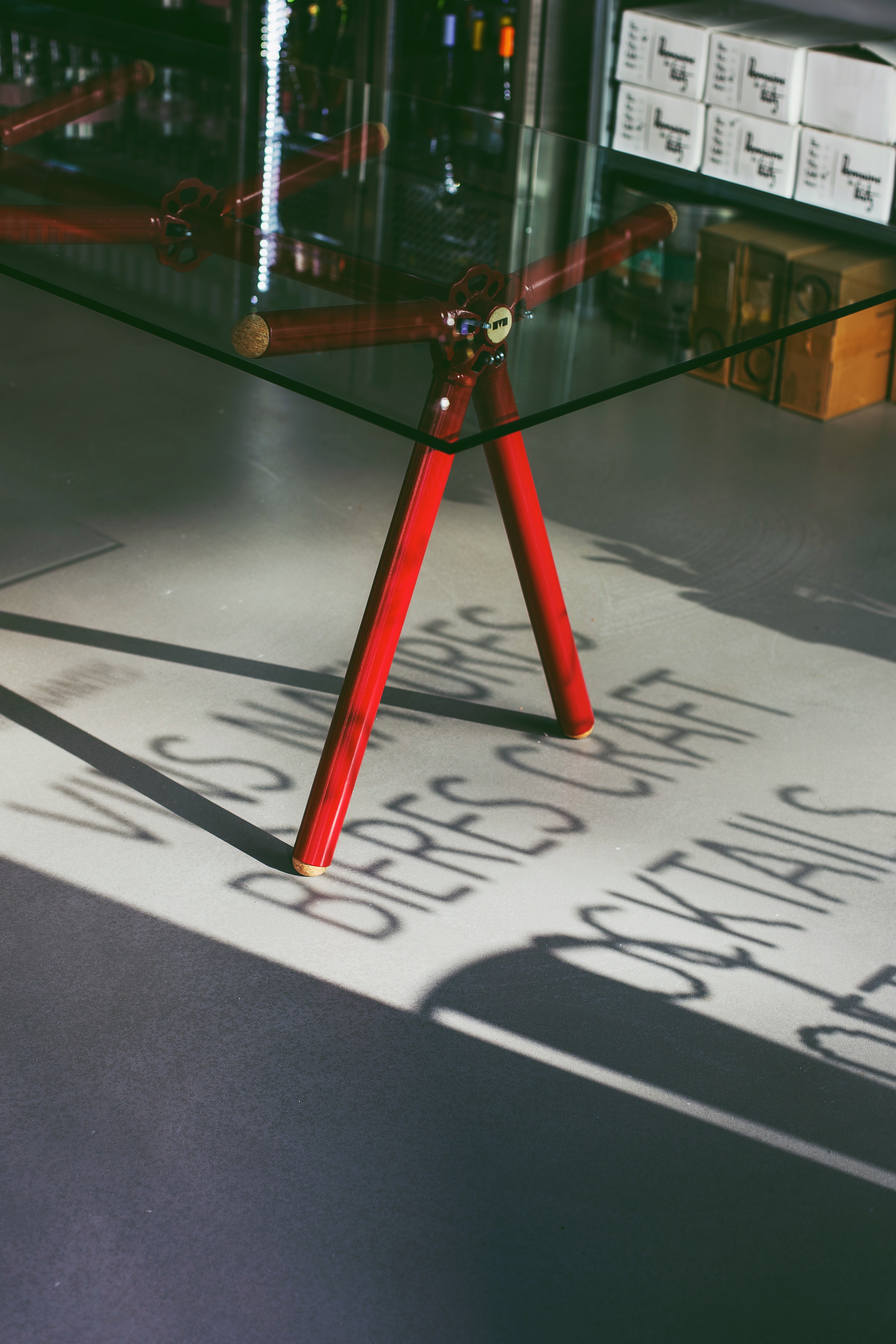 Table Clavex en Échafaudages Upcyclés, Modèle Réinventé