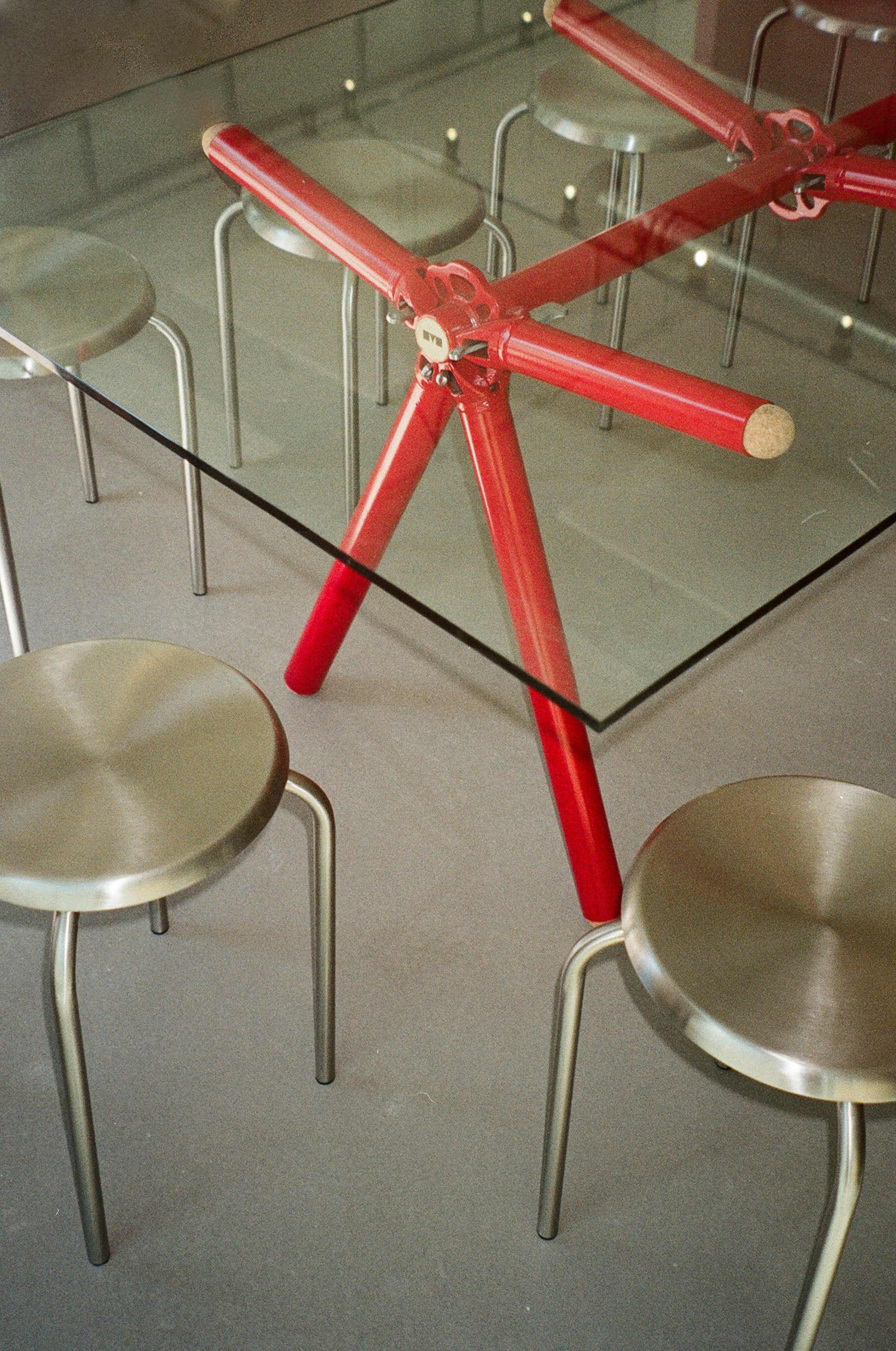 Table Clavex en Échafaudages Upcyclés, Modèle Réinventé