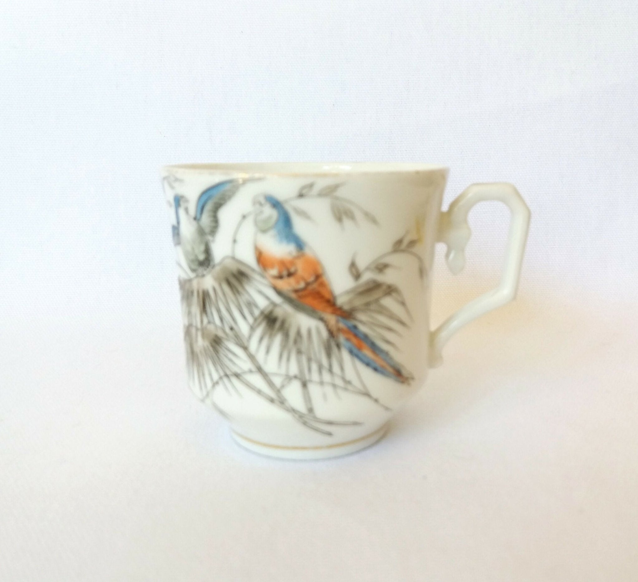 Tasse ancienne en porcelaine décor perruches - Ethic Atelier