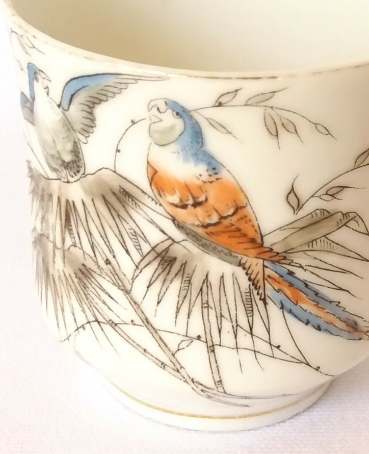 Tasse ancienne en porcelaine décor perruches - Ethic Atelier