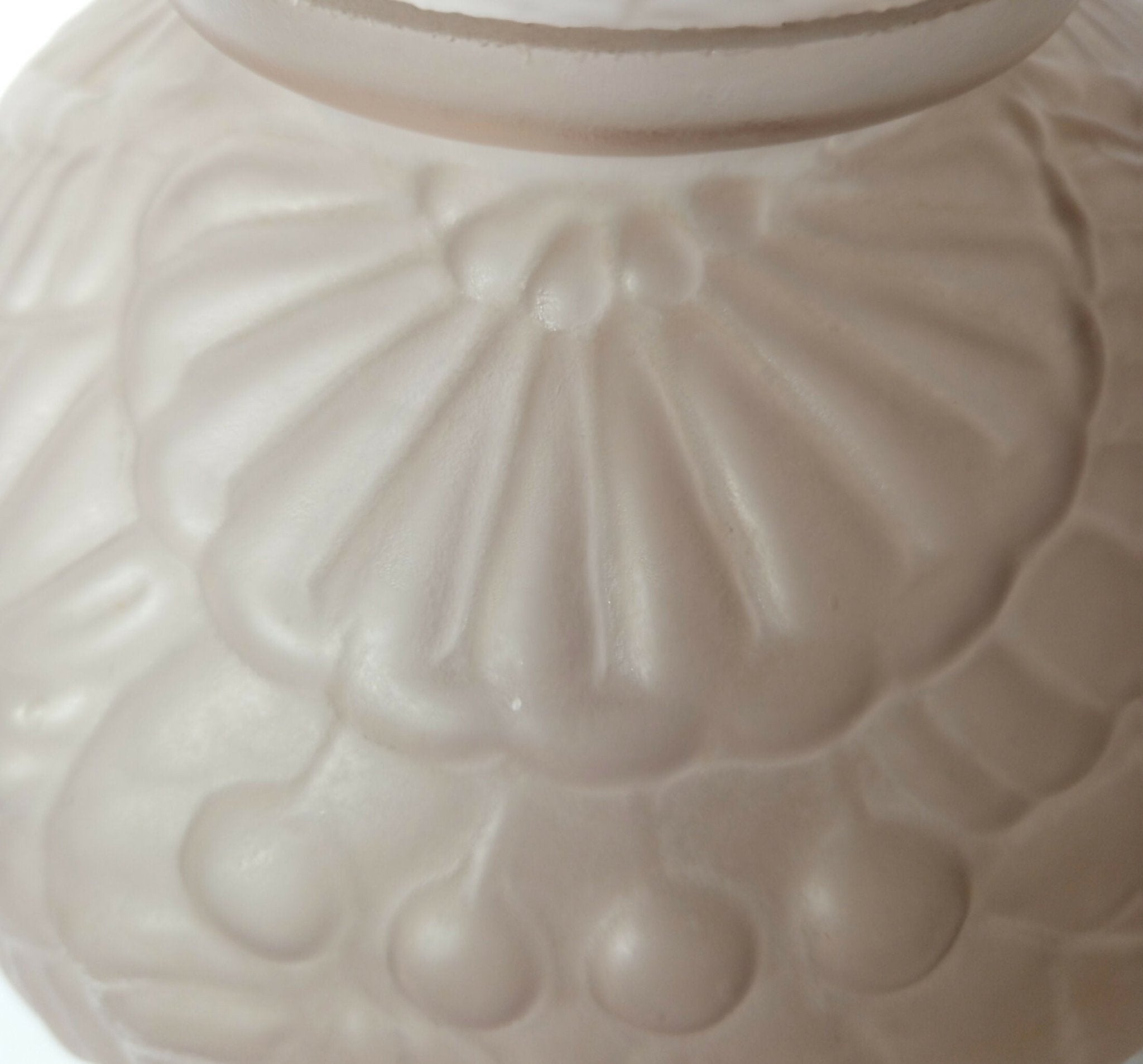 Vase boule en verre moulé pressé rose pâle Art déco - Ethic Atelier