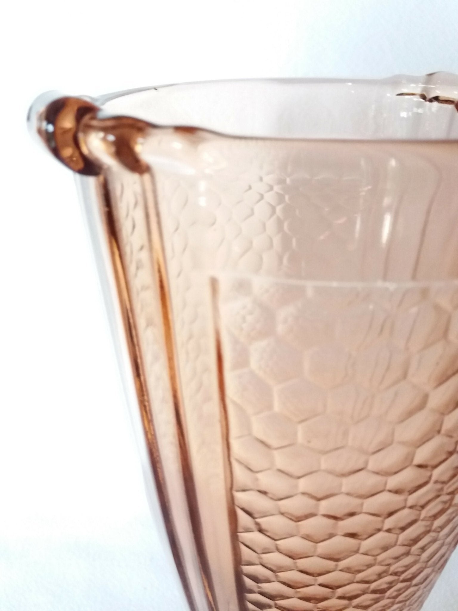 Vases en verre rose moulé préssé "Nids d'abeilles" Art déco - Ethic Atelier