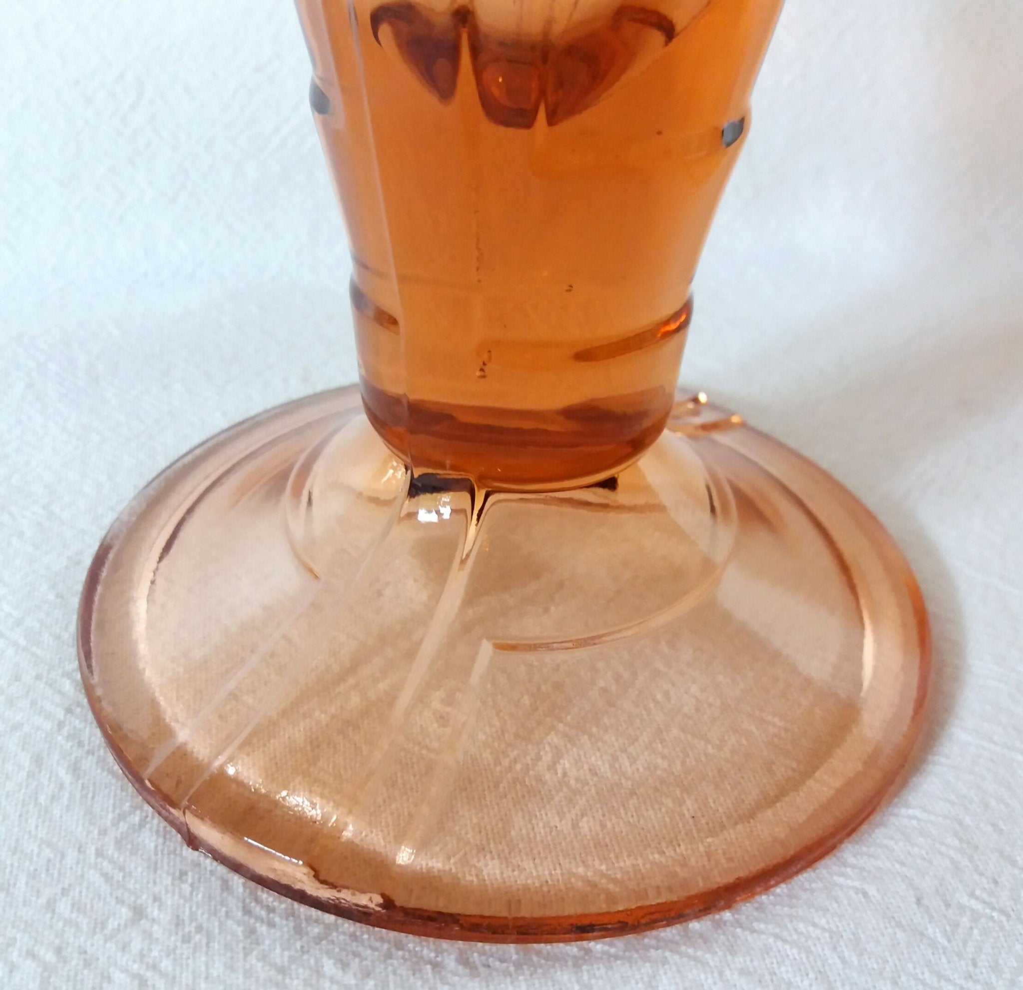 Vases en verre rose moulé préssé "Nids d'abeilles" Art déco - Ethic Atelier