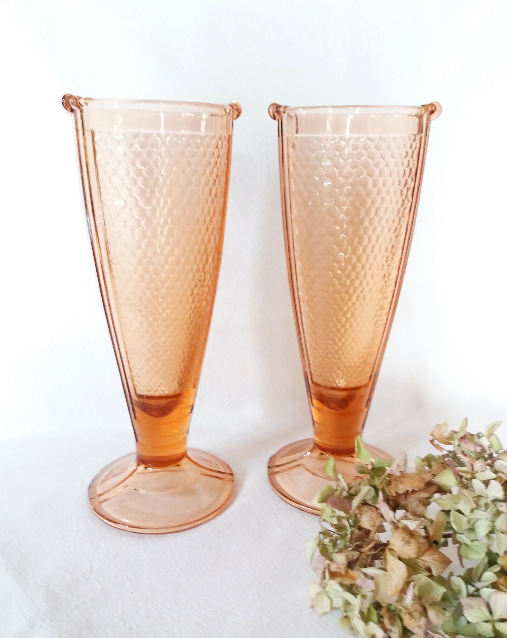 Vases en verre rose moulé préssé "Nids d'abeilles" Art déco - Ethic Atelier