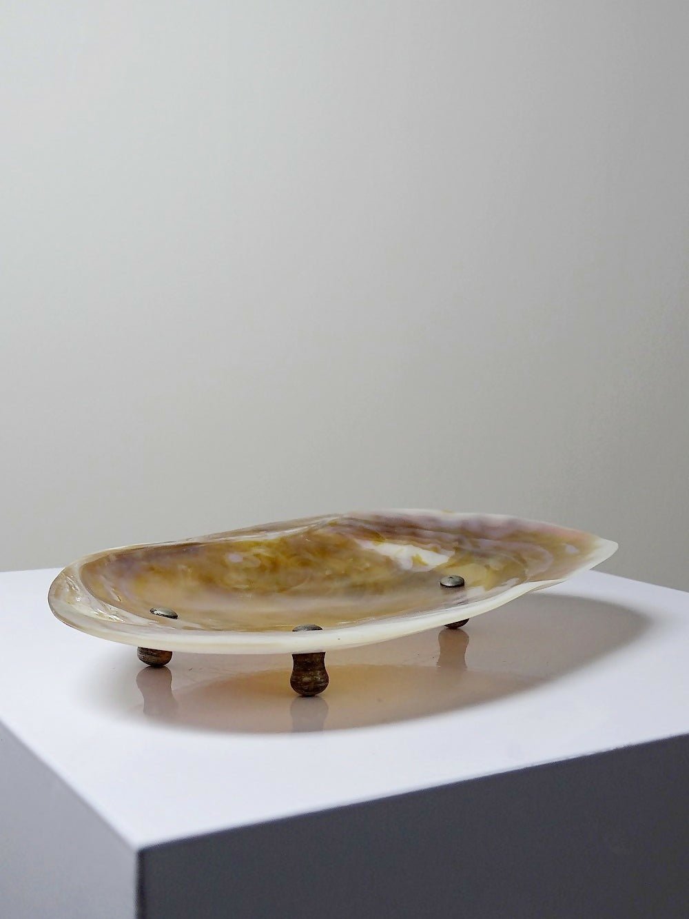 Vide poche coupelle en nacre ancien tripode pieds en métal argenté - Ethic Atelier