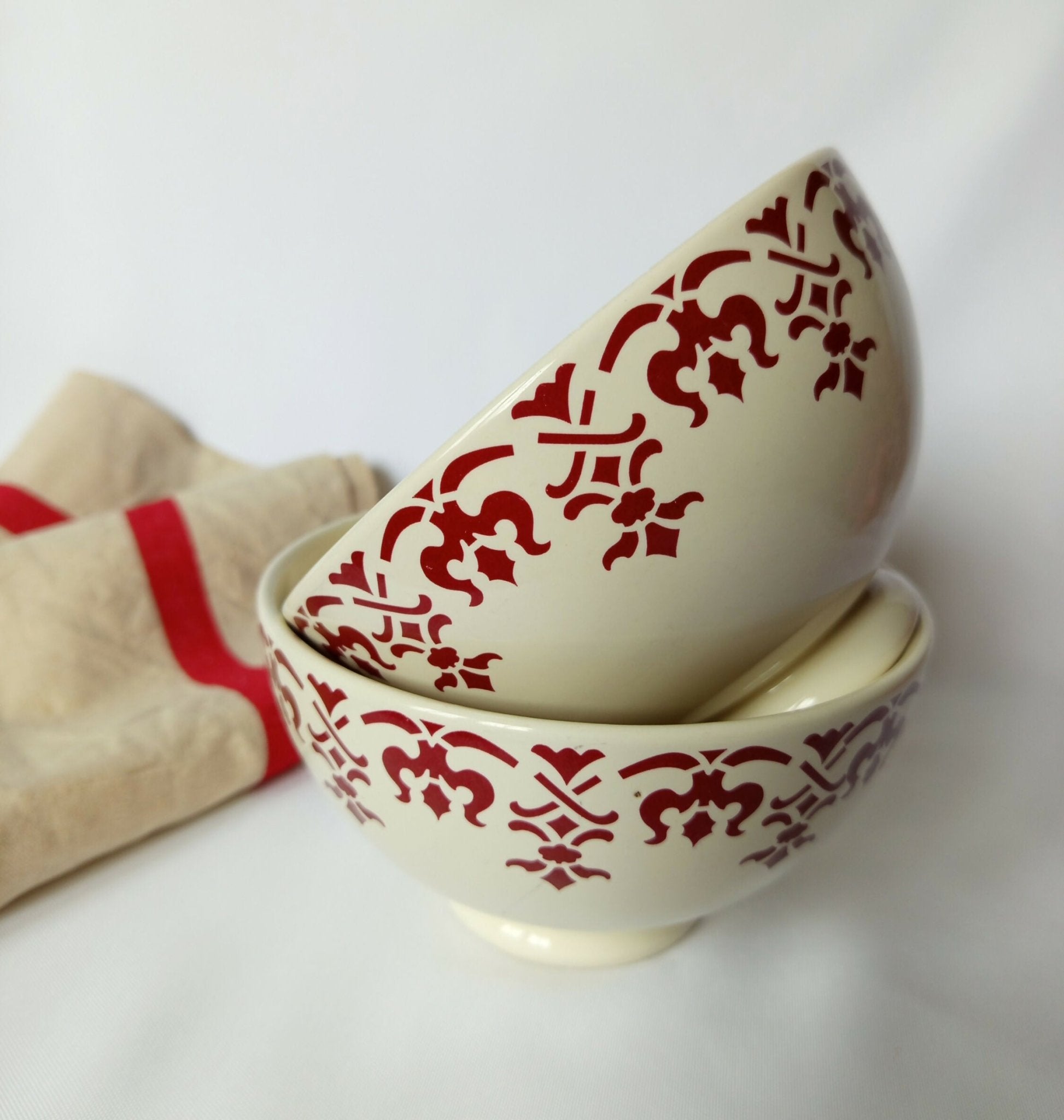 2 bols à café sur piédouche à frise bordeaux - Ethic Atelier