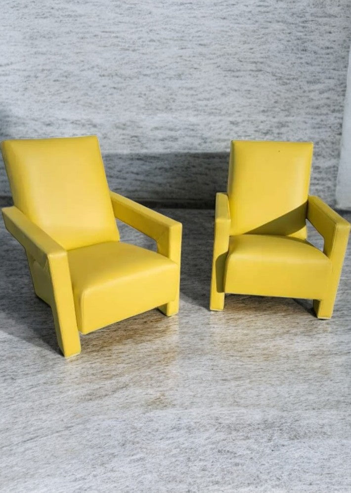 Paire de Fauteuils en Cuir Jaune Soleil Modèle Utrecht par Gerrit Thomas Rietveld – Vers 1980