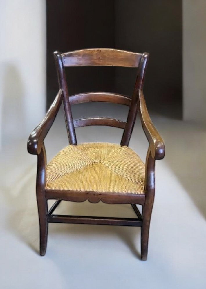 Fauteuil Paillé Ancien en Noyer Massif du XIXème Siècle - N °2