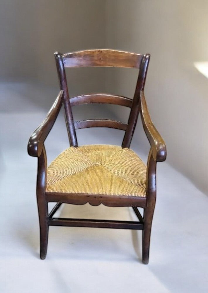 Fauteuil Paillé Ancien en Noyer Massif du XIXème Siècle - N °2