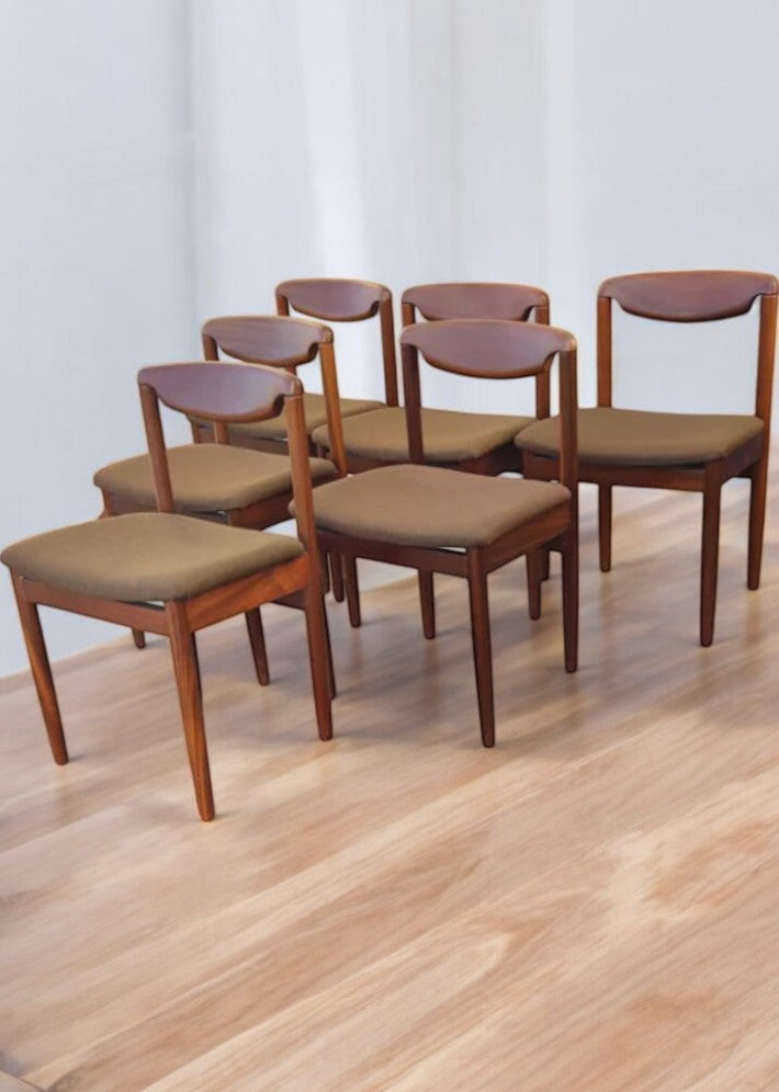 Série de 6 chaises en teck, conçue par Victor Wilkins pour G. Plan vers 1960