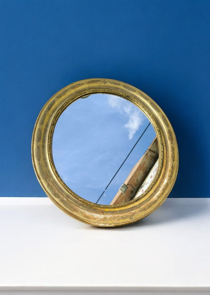 Miroir ovale doré à la feuille vers 1850